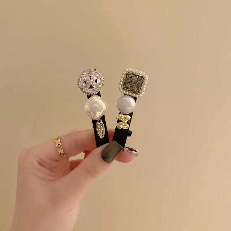 ヘアクリップ レディース ヘアピン サイドバレッタ 前髪留め 高級感 レトロ クラシック スタイル ラインストーン キラキラ 髪飾り ヘアアクセサリー おしゃれ かわいい 華やか 上品 小ぶり 髪留め 髪留めピン パーティー 結婚式 デート ヘアアレンジ