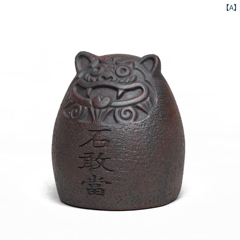 茶道具 虎 置物 紫砂製 石敢当 茶寵 蓋置 茶玩 茶卓用 インテリア 小物 雑貨 茶道工芸品 彫刻 飾り物 ミニチュア オブジェ 手作り 高級感 贈り物 ギフト 陶器 盆栽 飾り 茶室 癒し 縁起物 ティータイム 落ち着いたデザイン 繊細な造形 贈り物