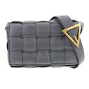 【美品】 BOTTEGA VENETA (ボッテガヴェネタ) スモール パテッド カセット バッグ ショルダー/メッセンジャーバッグ INTRECCIATO イ...