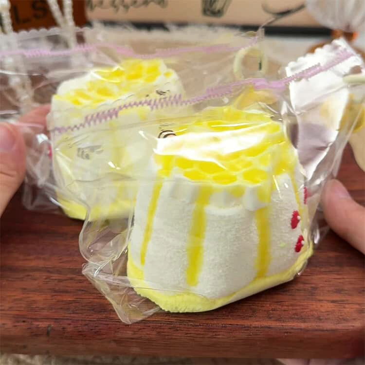 スクイーズ ケーキ ぷにぷに ふわふわ おもちゃ 低反発 デザート 感触 プッシュ 神ふわ ままごと サプライズ お握り お菓子 ストレス解消 もちもち おしゃれ 子供 こども オシャレ 減圧 食品サンプル 握って遊ぶ 癒し グッズ rizelife-hacks-10010698 rize商店 サンプル画像2