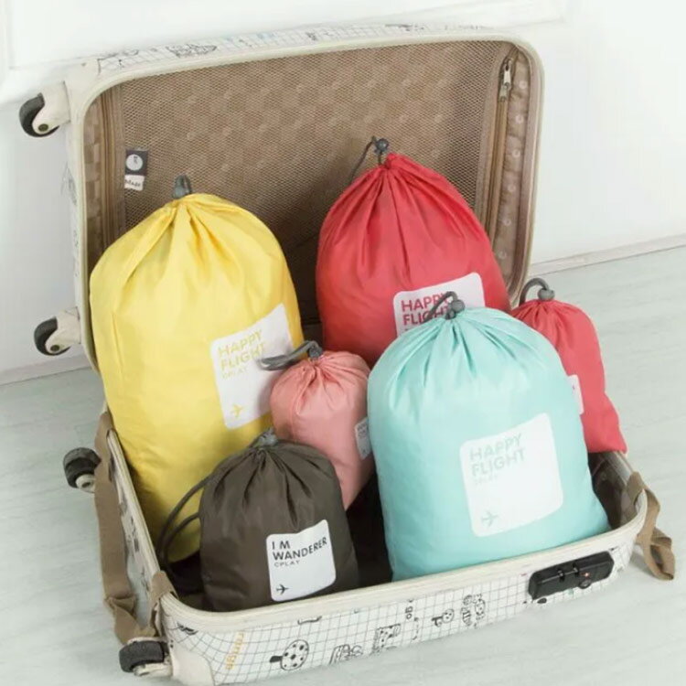送料無料 4点セット 巾着袋 大/中/小 旅行用バッグ 収納袋 入園入学準備 小物入れ パッキング 多機能 トラベルグッズ 防水 収納ポーチ 靴袋 防塵 出張用 旅行用品 お着替え入れ 体操着入れ 下着収納袋 再利用可能 衣類 整理整頓