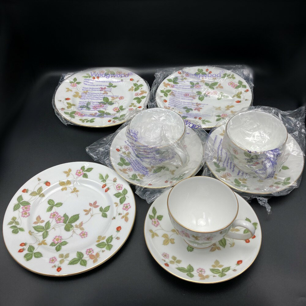 ☆☆【中古】Wedgwood ウェッジウッド 《 ワイルド ストロベリー カップ＆ソーサー / ケーキ皿 》セット Aランク