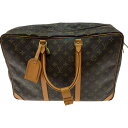 【商品名】中古 LOUIS VUITTON ルイヴィトン モノグラム シリウス SP0926 M41408 Bランク ◆こちらの商品は「なんでもリサイクル ビッグバン伊達店 」からの出品です。 【メーカー】LOUIS VUITTON/ルイヴィトン 【型番】M41408【対象】レディース 【素材】モノグラムキャンバス 【サイズ】W約45cm x H約32cm x D約15cm 【ハンドル】約1.5cm【ハンドル高さ】約17cm 【開閉式】ファスナー 【内ポケット】 オープンポケット x 1、ギャザーゴムバンド x 【付属品】パドロック・鍵 【ランク】Bランク　通常使用による傷や汚れが見受けられる中古品 【店舗内商品コード】1015010989046 【使用予定配送業者】佐川急便 または 日本郵便　100サイズ　※お客様による配送方法の指定は承っておりません。 【こちらの商品は店頭や他ネットショップでも販売を行なっておりますので、売切れの場合は、ご購入をキャンセルさせていただく場合がございます。】 【備考/コメント】 全体的に大きなダメージはございませんが、使用に伴う細かい傷が見うけられます。 画像をご参照の上、お気になされる場合はご注意くださいませ。 その他、目視では破損の類は見受けられず、コンディションは比較的良好でした。 専門的な視点からの確認ではございませんので、何卒ご了承ください。 店頭展示品のため、微細な傷や汚れに関しましてはご容赦くださいませ。 ■状態等は画像をご確認・ご参照下さい。 ■こちらの商品はお客様から買取させていただいた商品であり、人の手を経た商品です。 ■弊社（株式会社オカモトRMC）を装った偽装サイトにご注意ください■ 弊社（株式会社オカモトRMC）の商品画像や文章を無断盗用した『偽装サイト』を確認しておりますが、当店とは一切関係がございませんのでご注意ください。 表示中のWEBページのURLをご確認ください。（弊社からの出品は下記サイトのみとなります。） ■楽天市場　・https://www.rakuten.co.jp/　・https://item.rakuten.co.jp/●●● ■ヤフオク！　　■デジマート　■amazon ■なんでもリサイクルビッグバン　公式オンラインストア 【偽装サイトの特徴】 ・オンラインストアのURLが上記以外のもの。 ・弊社の販売価格より、安価で販売されている。 ・銀行振込先名義が個人や外国人名である。 ・事業者の住所の記載はあるが、場所を調べてみるとおかしい。 （弊社は北海道帯広市に所在しており、北海道内の各店舗より商品発送致します。）