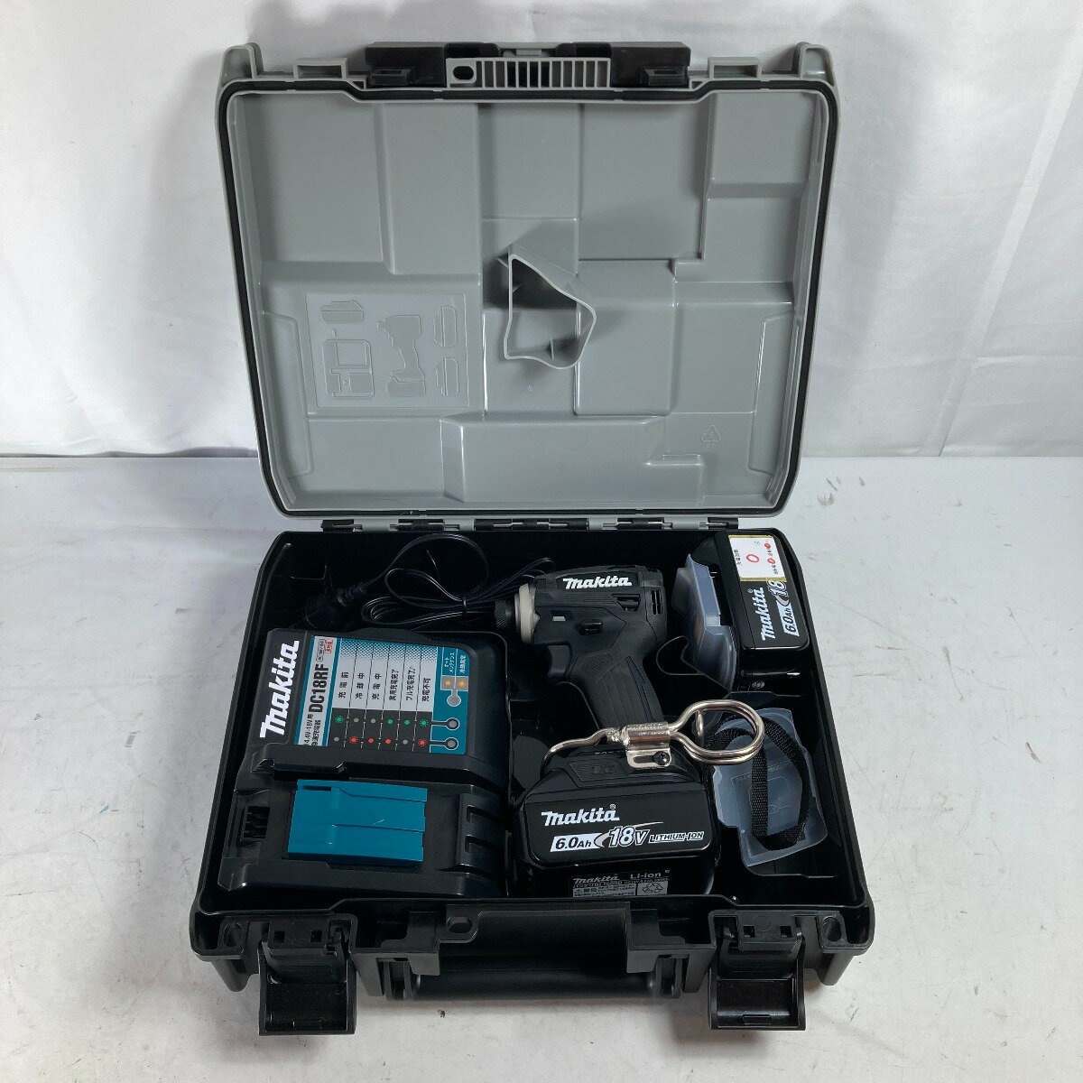 ＊＊【中古】MAKITA マキタ 18V 充電式インパクトドライバ (バッテリ2個・充電器・ケース付） TD172DRGXB ブラック Aランク