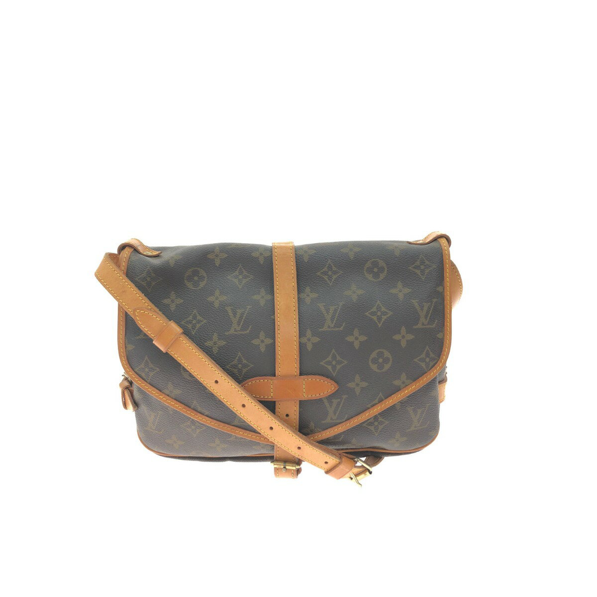 【商品名】中古 LOUIS VUITTON ルイヴィトン ユニセックス ショルダーバッグ 斜め掛け モノグラム ソミュール30 M42256 ブラウン Bランク ◆こちらの商品は「なんでもリサイクル ビッグバン千歳信濃店 」からの出品です。 質問欄からの質問回答はいたしておりませんので、商品について質問がございましたら、 出品店舗にお電話にてお問い合わせください。 ※「リサイクルビッグバン楽天市場店の出品商品」と「店舗内商品コード（13桁）」をお知らせ下さい。 電話番号：0120-55-3196 【店舗内商品コード】1013103214013 【メーカー】LOUIS VUITTON/ルイヴィトン 【型番】M42256【対象】ユニセックス 【素材】PVCコーティングキャンバス 【カラー】ブラウン 【サイズ】W約30cm x H約22cm x D約18cm 【ショルダー】約最長130cm 【開閉式】ベルト金具 【内ポケット】 オープンポケット x 1 【付属品】なし 【ランク】Bランク　通常使用による傷や汚れが見受けられる中古品 【詳細備考】長期間保管されていたようで独特の保管臭がします。（カビ臭はありません。） 金具部分にくすみ、剥げがございます。 ヌメ革部分にシミ、汚れ、マジック痕が見受けられます。 オープンポケットのついていない方の内部に白っぽい汚れがございます。 破れやほつれといったダメージはありません。 商品画像に関しては出来る限り忠実に表示出来るよう努めておりますが、実際の商品と比較し色味に若干の誤差が生じる場合がありますこと予めご了承ください。 店頭との併売商品のため、記載に無い細かなキズ、汚れが見受けられるなど多少商品状態が変化する場合がございます。 【使用予定配送業者】佐川急便 または 日本郵便　100サイズ　※お客様による配送方法の指定は承っておりません。 【こちらの商品は在庫連動システムを導入し、店頭や他ネットショップと併売を行なっておりますが、タイミングによりシステムの反映が間に合わず欠品となってしまう場合がございます。 売切れの場合は、ご購入をキャンセルさせていただく場合がございます。】 【備考/コメント】 程度B ■状態等は画像をご確認・ご参照下さい。 ■こちらの商品はお客様から買取させていただいた商品であり、人の手を経た商品です。 ■弊社からは、ご落札やご購入いただいた全てのお客様に評価を行なっております。 評価ご不要のお客様は、ご落札・ご購入をお控えください。 ■弊社（株式会社オカモトRMC）を装った偽装サイトにご注意ください■ 弊社（株式会社オカモトRMC）の商品画像や文章を無断盗用した『偽装サイト』を確認しておりますが、当店とは一切関係がございませんのでご注意ください。 表示中のWEBページのURLをご確認ください。（弊社からの出品は下記サイトのみとなります。） ■楽天市場　・https://www.rakuten.co.jp/　・https://item.rakuten.co.jp/●●● ■ Yahoo!オークション　■Yahoo!ショッピング ■デジマート　■amazon　■ebay ■メルカリshops　■ラクマ ■なんでもリサイクルビッグバン　公式オンラインストア 【偽装サイトの特徴】 ・オンラインストアのURLが上記以外のもの。 ・弊社の販売価格より、安価で販売されている。 ・銀行振込先名義が個人や外国人名である。 ・事業者の住所の記載はあるが、場所を調べてみるとおかしい。 （弊社は北海道帯広市に所在しており、北海道内の各店舗より商品発送致します。）