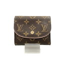 【商品名】中古 LOUIS VUITTON ルイヴィトン モノグラム ポルトフォイユ アリアンヌ 三つ折り短財布 M62037 ブラウン Bランク ◆こちらの商品は「なんでもリサイクル ビッグバン函館花園店 」からの出品です。 質問欄からの質問回答はいたしておりませんので、商品について質問がございましたら、 出品店舗にお電話にてお問い合わせください。 ※「リサイクルビッグバン楽天市場店の出品商品」と「店舗内商品コード（13桁）」をお知らせ下さい。 電話番号：0138-35-3196 【店舗内商品コード】1016003250013 【メーカー】LOUIS VUITTON/ルイヴィトン 【型番】M62037【シリアル】CA1***【対象】レディース 【素材】モノグラムキャンバス 【カラー】ブラウン 【サイズ】W約12cm x H約10cm x D約3cm 【開閉式】スナップボタン【札入れ】1箇所【小銭入れ】1箇所【カード入れ】12箇所 【内ポケット】 オープンポケット x 3 【付属品】保存袋 【ランク】Bランク　通常使用による傷や汚れが見受けられる中古品 【詳細備考】使用感があり、内側に汚れが見受けられます。 金具部分に小傷や色ハゲがあります。 【使用予定配送業者】佐川急便 または 日本郵便　60サイズ　※お客様による配送方法の指定は承っておりません。 【こちらの商品は在庫連動システムを導入し、店頭や他ネットショップと併売を行なっておりますが、タイミングによりシステムの反映が間に合わず欠品となってしまう場合がございます。 売切れの場合は、ご購入をキャンセルさせていただく場合がございます。】 ■状態等は画像をご確認・ご参照下さい。 ■こちらの商品はお客様から買取させていただいた商品であり、人の手を経た商品です。 評価ご不要のお客様は、ご落札・ご購入をお控えください。 ■弊社（株式会社オカモトRMC）を装った偽装サイトにご注意ください■ 弊社（株式会社オカモトRMC）の商品画像や文章を無断盗用した『偽装サイト』を確認しておりますが、当店とは一切関係がございませんのでご注意ください。 表示中のWEBページのURLをご確認ください。（弊社からの出品は下記サイトのみとなります。） ■楽天市場　・https://www.rakuten.co.jp/　・https://item.rakuten.co.jp/●●● ■ Yahoo!オークション　■Yahoo!ショッピング ■デジマート　■amazon　■ebay ■メルカリshops　■ラクマ ■なんでもリサイクルビッグバン　公式オンラインストア 【偽装サイトの特徴】 ・オンラインストアのURLが上記以外のもの。 ・弊社の販売価格より、安価で販売されている。 ・銀行振込先名義が個人や外国人名である。 ・事業者の住所の記載はあるが、場所を調べてみるとおかしい。 （弊社は北海道帯広市に所在しており、北海道内の各店舗より商品発送致します。）