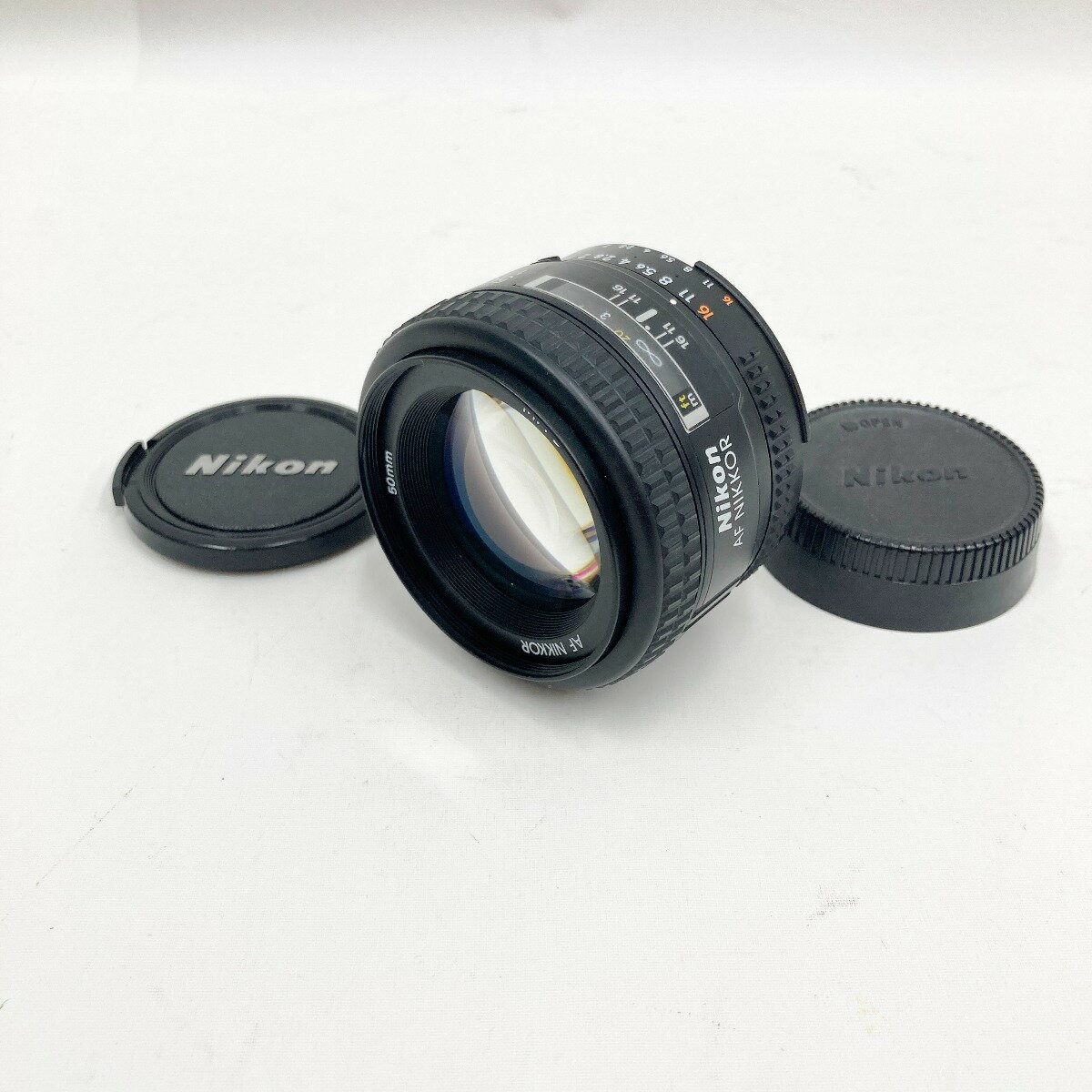 【商品名】中古 Nikon ニコン Nikkor 50mm f1.4 交換レンズ Bランク ◆こちらの商品は「なんでもリサイクル ビッグバン函館花園店 」からの出品です。 質問欄からの質問回答はいたしておりませんので、商品について質問がございましたら、 出品店舗にお電話にてお問い合わせください。 ※「リサイクルビッグバン楽天市場店の出品商品」と「店舗内商品コード（13桁）」をお知らせ下さい。 電話番号：0138-35-3196 【店舗内商品コード】1016003245088 【メーカー】Nikon/ニコン 【付属品】リアキャップ・フロントキャップ 【ランク】Bランク　通常使用による傷や汚れが見受けられる中古品 【動作確認】動作確認を行っております 【詳細備考】羽にオイルのような跡が見えます。 微細なチリがあります。 【使用予定配送業者】佐川急便 または 日本郵便　60サイズ　※お客様による配送方法の指定は承っておりません。 【こちらの商品は在庫連動システムを導入し、店頭や他ネットショップと併売を行なっておりますが、タイミングによりシステムの反映が間に合わず欠品となってしまう場合がございます。 売切れの場合は、ご購入をキャンセルさせていただく場合がございます。】 ■状態等は画像をご確認・ご参照下さい。 ■こちらの商品はお客様から買取させていただいた商品であり、人の手を経た商品です。 評価ご不要のお客様は、ご落札・ご購入をお控えください。 ■弊社（株式会社オカモトRMC）を装った偽装サイトにご注意ください■ 弊社（株式会社オカモトRMC）の商品画像や文章を無断盗用した『偽装サイト』を確認しておりますが、当店とは一切関係がございませんのでご注意ください。 表示中のWEBページのURLをご確認ください。（弊社からの出品は下記サイトのみとなります。） ■楽天市場　・https://www.rakuten.co.jp/　・https://item.rakuten.co.jp/●●● ■ Yahoo!オークション　■Yahoo!ショッピング ■デジマート　■amazon　■ebay ■メルカリshops　■ラクマ ■なんでもリサイクルビッグバン　公式オンラインストア 【偽装サイトの特徴】 ・オンラインストアのURLが上記以外のもの。 ・弊社の販売価格より、安価で販売されている。 ・銀行振込先名義が個人や外国人名である。 ・事業者の住所の記載はあるが、場所を調べてみるとおかしい。 （弊社は北海道帯広市に所在しており、北海道内の各店舗より商品発送致します。）