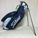 【商品名】中古 Titleist タイトリスト アロハ プレイヤーズ4 スタンドバッグ キャディバッグ TB21SX4ALJ 4分割 2kg Bランク ◆こちらの商品は「なんでもリサイクル ビッグバン帯広柏林台店 」からの出品です。 質問欄からの質問回答はいたしておりませんので、商品について質問がございましたら、 出品店舗にお電話にてお問い合わせください。 ※「リサイクルビッグバン楽天市場店の出品商品」と「店舗内商品コード（13桁）」をお知らせ下さい。 電話番号：0155-41-3196 【店舗内商品コード】1001103608642 【メーカー】Titleist/タイトリスト 【型番】TB21SX4ALJ 【付属品】 フード・ショルダー 【ランク】Bランク　通常使用による傷や汚れが見受けられる中古品 【規格・仕様】サイズ：8.5型 重さ：約2kg(フード含む) 口枠：4分割 【使用予定配送業者】佐川急便 または 日本郵便　140サイズ　※お客様による配送方法の指定は承っておりません。 【こちらの商品は在庫連動システムを導入し、店頭や他ネットショップと併売を行なっておりますが、タイミングによりシステムの反映が間に合わず欠品となってしまう場合がございます。 売切れの場合は、ご購入をキャンセルさせていただく場合がございます。】 【備考/コメント】 こちらは店頭展示併売品になります。 底部にはスレキズ・汚れがございます。 スタンドにはビニールでの梱包が施されたままの状態になります。 細かな小傷・汚れ・スレ傷等がございます。 ■状態等は画像をご確認・ご参照下さい。 ■こちらの商品はお客様から買取させていただいた商品であり、人の手を経た商品です。 評価ご不要のお客様は、ご落札・ご購入をお控えください。 ■弊社（株式会社オカモトRMC）を装った偽装サイトにご注意ください■ 弊社（株式会社オカモトRMC）の商品画像や文章を無断盗用した『偽装サイト』を確認しておりますが、当店とは一切関係がございませんのでご注意ください。 表示中のWEBページのURLをご確認ください。（弊社からの出品は下記サイトのみとなります。） ■楽天市場　・https://www.rakuten.co.jp/　・https://item.rakuten.co.jp/●●● ■ Yahoo!オークション　■Yahoo!ショッピング ■デジマート　■amazon　■ebay ■メルカリshops　■ラクマ ■なんでもリサイクルビッグバン　公式オンラインストア 【偽装サイトの特徴】 ・オンラインストアのURLが上記以外のもの。 ・弊社の販売価格より、安価で販売されている。 ・銀行振込先名義が個人や外国人名である。 ・事業者の住所の記載はあるが、場所を調べてみるとおかしい。 （弊社は北海道帯広市に所在しており、北海道内の各店舗より商品発送致します。）