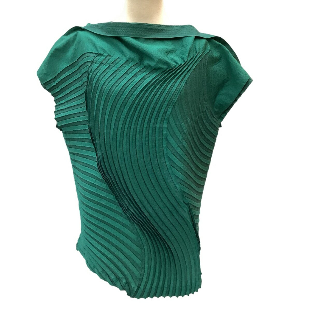 【中古】ISSEY MIYAKE イッセイミヤケ 3Dスチームストレッチプリーツ ノースリーブ カットソー IM62FJ563 グリーン Bランク