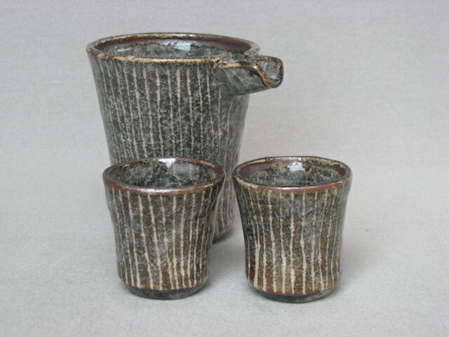 【美濃焼/みのやき/せともの】【冷酒器/徳利/ぐい呑】【贈り物/引出物/御祝/内祝い】鼠志野十草片口冷酒セット