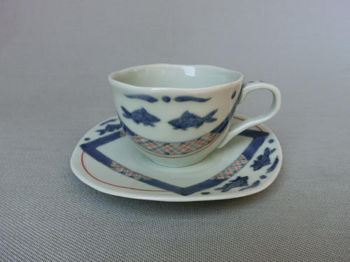 【磁器】【カップ/ソーサー/紅茶/コーヒー】【ギフト/プレゼント/お祝い/内祝/引出物】染付魚紋カップソーサー
