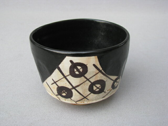 黒織部格子抹茶碗