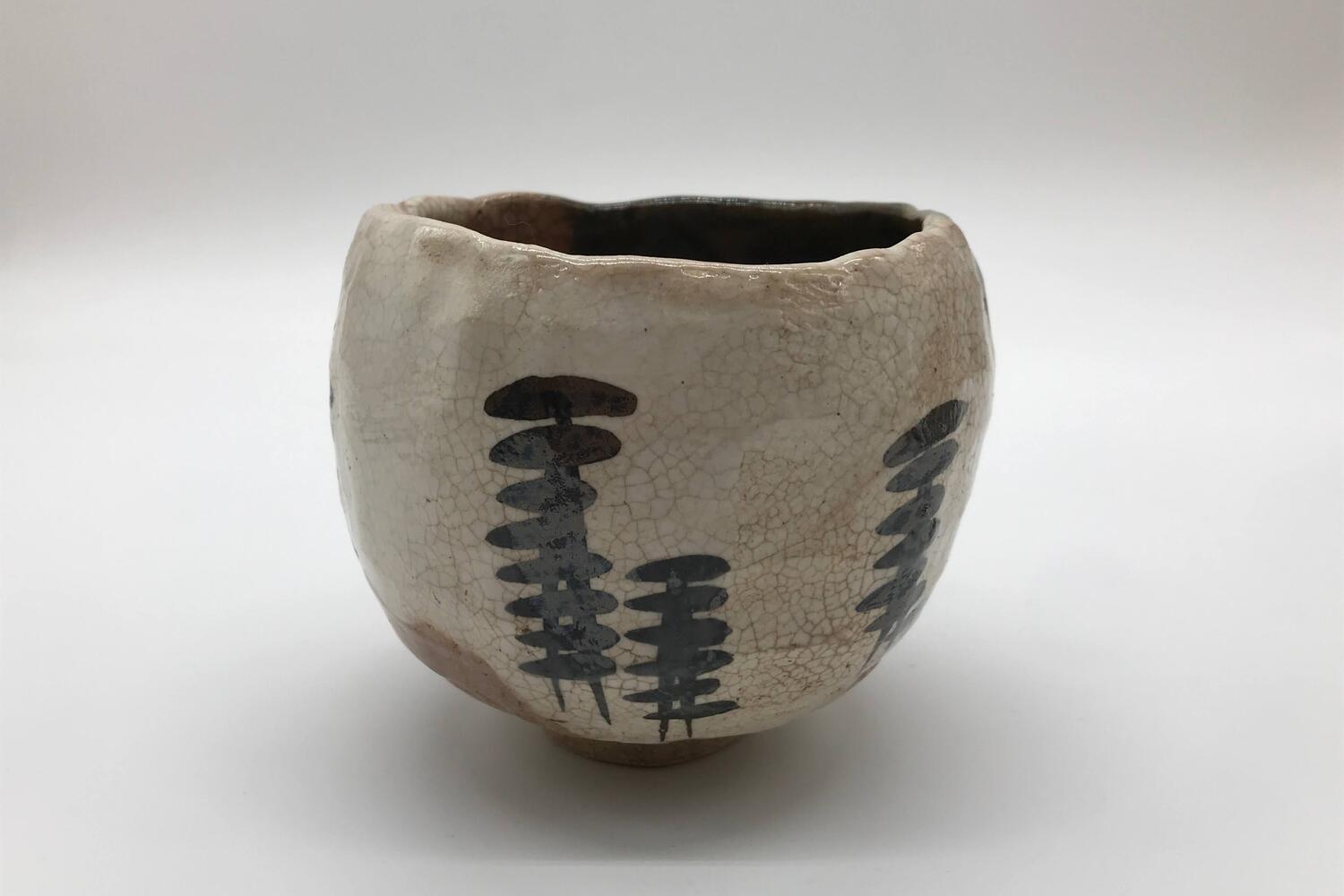 【作家物/初代春鼎（しょだいしゅんてい）作】【瀬戸焼/せとやき/せともの】【抹茶/茶碗】【新品/多少難あり/小傷等あり】【故人の為木箱の箱書き無し】鳴海織部松絵丸抹茶碗