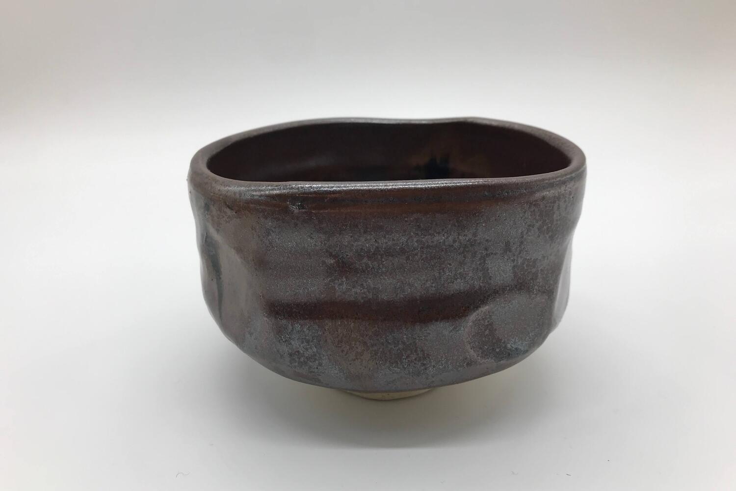 鉄釉流し抹茶碗