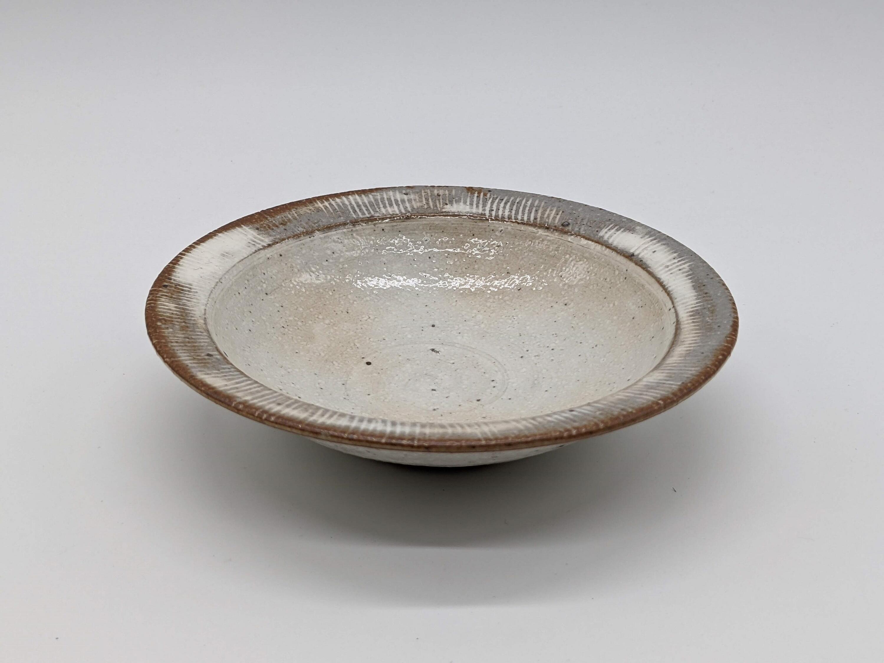 【美濃焼/みのやき/せともの】【平鉢/盛鉢/パスタ鉢】鉄粉引十草5.3平鉢