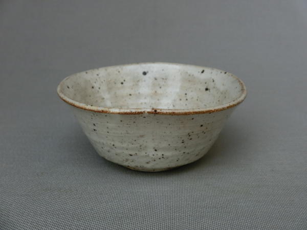 【美濃焼/みのやき/せともの】【小鉢/向付】鉄粉引四ツ押小鉢