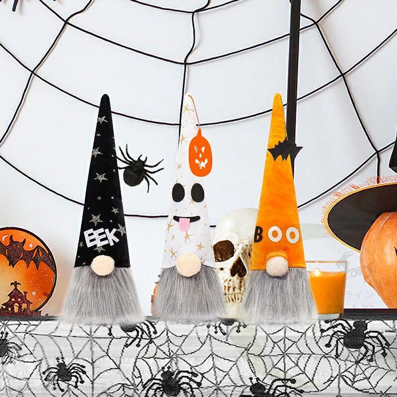 【商品仕様】 ■商品名：ぬいぐるみ・ハロウィン ■素材：ポリエステル ■駆動方式：ボタン電池×3 （底部には電池ボックスが付いており、電池は付属されておりませんので、ご了承ください。） ■スタイル：普通、ライト ■セット内容：3点（デフォルト設定で各タイプ1点ずづ） ■原産国：中国 【商品説明】 ●ハロウィンのデコレーションにぴったりのLEDランタン。 ●楽しいハロウィンLEDランタン: ハロウィンの雰囲気を格段UP。温かいオレンジ色のライトで心温まることでしょう。 ●使用簡単：ボタン電池[LR1130]×3（電池は付属しません）電池式なので、持ち運んで使用も可能。日常使いはもちろん、キャンプや子供部屋の常用灯としても活躍してくれます。 ●ハロウィンのデコレーション、パーティー、休日、パーティー、プロム、お祭り、庭、ポーチ、門など理想的な装飾ランプです。使用場所は庭、屋外、玄関、車道、歩道、キャンプなどいろんな場所で使えます。 【商品の色味について】 ●商品写真はできる限り実物の色に近づけるよう加工しておりますが、お客様が使用するパソコンのモニター設定や部屋の照明により多少、色の変化が感じられる場合がございます。 【生産について】 ●機械による生産の為、生地の継ぎ目の若干のズレやほつれなど、形やサイズに多少の誤差が生じる場合がございます。 ●同じ商品でも生産時期やカラーにより形やサイズに多少の誤差が生じる場合もございます。 詳しくは商品画像や実寸サイズにてご確認くださいませ。 ●プリント生地の商品については、生地の裁断・縫製方法により写真と同様の柄が出ない場合がございます。