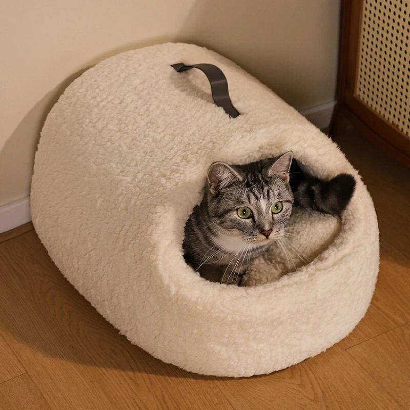 Rakuten - 猫ベッド 冬 暖かい ハウス型 ドーム型 すのこ付き 脱着可能 洗える ペット あったか ホット ケージ 室内 快適 安全 スリッパデザイン