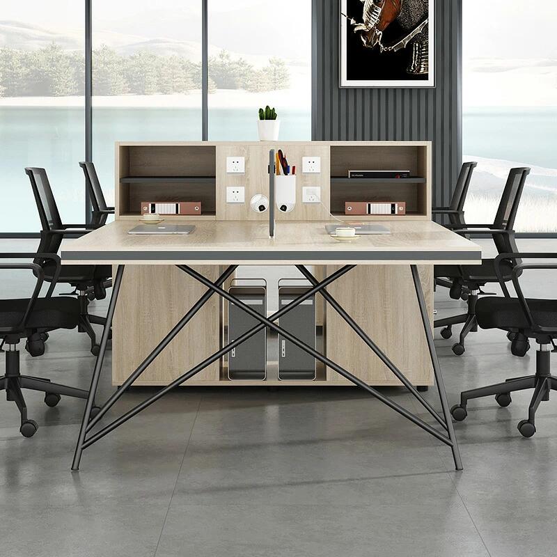 机のシンプルな現代工業風の職員の仕事の位置のオフィスの4人のデスクの財務の机の事務机の組み合わせです。