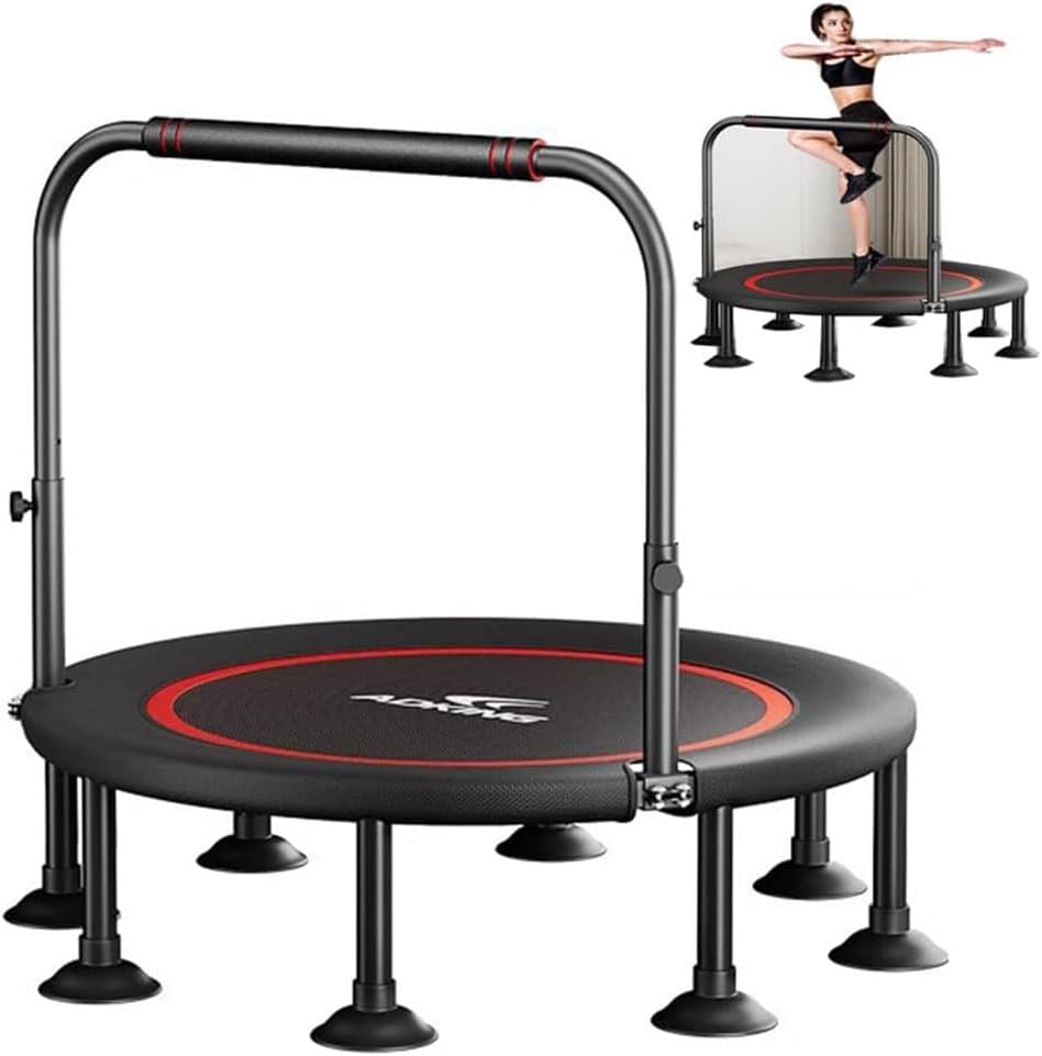 【商品コード】：y107457c90【カラー】ブラック40インチサイズ：長さ、幅、高さ: 102cm*102cm*25cm、3段階調節可能なアームレスト: 70-90cm生産国：中国【この商品について】【3段階のアームレストは調節可能、8本の脚はより安定しており、身長やさまざまなジャンプスタイルに適しています】お子様の成長やお好みの身長に合わせて高さを3段階に調節でき、使用中にアームレストを握ることもできます。ジャンプすると安定性が確保され、上下にジャンプできます。 さまざまな方法でジャンプできます。 手すりのないトランポリンや一本足のトランポリンと比べて、落下の心配がなく安全です。 また、アームレストには滑りにくく握りやすい高品質なソフトグリップを採用しています。 もちろん肘掛けが不要になった場合は取り外しも可能です。【耐荷重300KG&amp;全鋼構造安全耐久】高強度のゴムを採用し、耐荷重は300KGまで達します。耐久性が強いので肥満者のダイエットとしても使えます。クッショントランポリンと比べて、より高弾力的です。6重糸での縫製があり、高密度で非常に丈夫なので長時間使用できます。他のスプリングトランポリンと比べて、万が一、足が挟まっても怪我をしにくい仕様で、フレームに身体が当たっても痛くないです。錆びる心配もありませんので、安心してご使用いただけます。【静音設計＆組み立て簡単&amp;収納便利】8つ脚に高品質の吸音ゴムキャップを装着し、床を傷つけず、飛ぶ時や着地時の安定性に優れています。また、脚の内部には衝撃吸収スペーサーが取り付けられており、ゴム式は、他社のバネ式と比べて、金属のギシギシ音がなく、飛び跳ねる時の音を最小限に抑えます。階下に住む人に迷惑をかける心配はありません。バネ式より安心で静音です。トランポリンは組み立てが簡単で、女性でも簡単に組み立てることができます。 使用後は取り外して折り畳みができるので、省スペースです。外出時の持ち運びにも便利です。【楽しく遊ぶうちにカロリーを消費できる】トランポリンで消費されるカロリーは、30分跳ぶだけで約300Kcalです。たった5分跳ねるだけで1kmのジョギングと同じ運動量に相当します！筋力がつくことでダイエット効果があります。トランポリンで健康かつ効率的に痩せる方法です！室内室外兼用タイプなので、外の天候に関係なく自宅で遊びでも十分運動能力を高めることは可能です。トランポリンでのトレーニングは、毎日のエクササイズにピッタリです！誕生日、お祝い、子供の日のプレゼントとしては最適です。トランポリンの保管: トランポリンを使用しないときは、湿気や汚れを避け、乾燥した換気の良い場所に保管してください。 トランポリンを保護するために、トランポリンカバーまたはその他の保護手段を使用できます。 適切な掃除とメンテナンスを行うことで、家庭用トランポリンの寿命を延ばし、安全で快適な体験を保証できます。簡易包装となりますのでご理解の程よろしくお願いします。手動測定による1〜3cmの測定偏差を許容してください。モニターや光の効果が異なるため、実際の色は写真の色と若干異なる場合があります。仕様デザインは改良のため予告なく変更することがあります。
