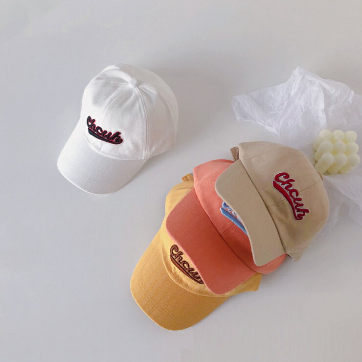 コーデしやすいシンプルでお洒落な 子供帽子 キッズキャップ 英語刺しゅうがお洒落 ベーシックコーデにぴったり英語刺しゅうポイント 子供用帽子 シンプル 帽子 Robeacc0239 Gw 大人っぽい 調節可能 お出かけ ナチュラル 子供服キャップ 特価