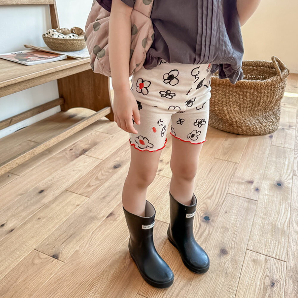 ポップな手書き風イラスト花柄 ショートレギンス 5分丈フラワーイラスト スパッツ 子供服 女の子 夏服 ポップ メロウ仕上げ キッズ スパッツ ハーフレギンス ショートパンツ パッツ リブ ショート レギンス サイクルパンツインナー ストリートダンス衣装 部屋着 robep0394 3