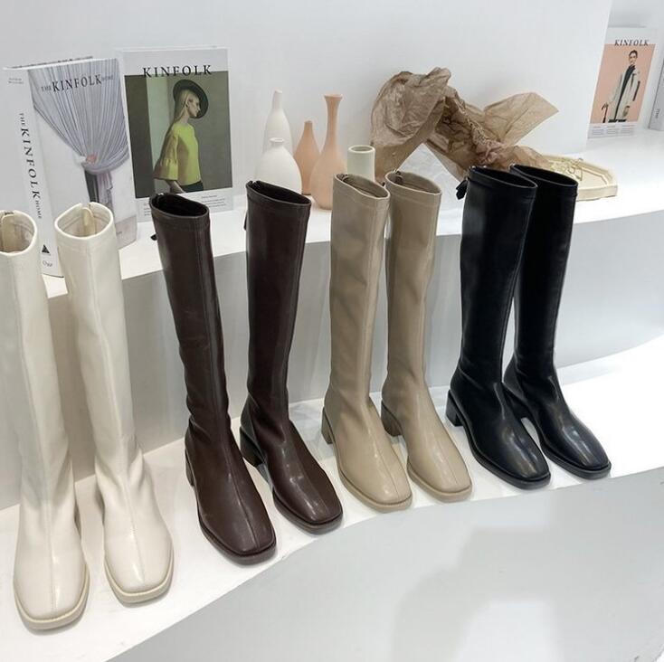 【商品情報】・・サイズ:・22.5cm、23cm、23.5cm、24cm、24.5cm、25cm、25.5cm、26cmヒール：4cm・カラー:ブラック、オフホワイト、ブラウン、ベージュ・商品内容:ブーツ・生産国:中国商品について：※サイズ表記は目安です。若干の誤差がある場合がございます。※この商品は少々、染料のニオイや色落ちがある場合がございます。身体に害のあるものではありませんので、ご安心くださいませ。※色落ちに関しましては、濃い色の物と摩擦をなるべく避けて頂き、お洗濯の際には必ず単品洗いをお願いいたします。※製造中（縫製、染色など）により商品において色味や柄、サイズに若干の誤差や、生地を織る際に糸の継ぎ目や多少のほつれ等が生じる場合がございますが、品質上の問題ではございませんのでご了承の上お買い求めくださいませ。※手作り商品でございますから、画像と若干異なる場合も御座います。※モデルに使用している小物、アクセサリ等は商品内容に含まれません。※発送上の状態によって商品がシワになる場合がございます。予めご了承くださいませ。メールについて：※メール返信とご注文対応は、平日10：00-18：00頃に対応しております。※携帯メールでの登録は迷惑メールによりメールが届かない場合がございます。ロングブーツ ジョッキーブーツ ニーハイブーツ ロングブーツ レディース 春夏 ブーツ 美脚 膝丈 4cmヒール 大きいサイズ シューズ 靴 ローヒール 太ヒール シンプル ブラック ジョッキーブーツ ニーハイブーツ ロングブーツ レディース 春夏 ブーツ 美脚 膝丈 4cmヒール 大きいサイズ シューズ 靴 ローヒールメーカー希望小売価格はメーカーカタログに基づいて掲載しています