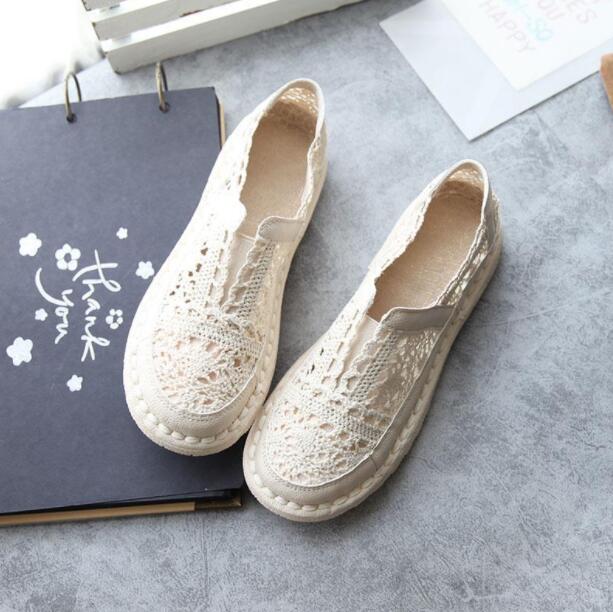 【商品情報】・・サイズ:・22.5cm、23cm、23.5cm、24cm、24.5cm、25cm、25.5cm、26cm・カラー:ベージュ、ホワイト・商品内容:サンダル・生産国:中国商品について：※サイズ表記は目安です。若干の誤差がある場合がございます。※この商品は少々、染料のニオイや色落ちがある場合がございます。身体に害のあるものではありませんので、ご安心くださいませ。※色落ちに関しましては、濃い色の物と摩擦をなるべく避けて頂き、お洗濯の際には必ず単品洗いをお願いいたします。※製造中（縫製、染色など）により商品において色味や柄、サイズに若干の誤差や、生地を織る際に糸の継ぎ目や多少のほつれ等が生じる場合がございますが、品質上の問題ではございませんのでご了承の上お買い求めくださいませ。※手作り商品でございますから、画像と若干異なる場合も御座います。※モデルに使用している小物、アクセサリ等は商品内容に含まれません。※発送上の状態によって商品がシワになる場合がございます。予めご了承くださいませ。メールについて：※メール返信とご注文対応は、平日10：00-18：00頃に対応しております。※携帯メールでの登録は迷惑メールによりメールが届かない場合がございます。サマーブーツ ブーツサンダル 総レース サンダル ローヒール 夏 シースルー 森ガール 透かし レディース靴 夏ブーツ 疲れない靴 サマーブーツ サマーブーツ ブーツサンダル ショートブーツ フラットサンダル 太ヒール 夏 シースルーメーカー希望小売価格はメーカーカタログに基づいて掲載しています