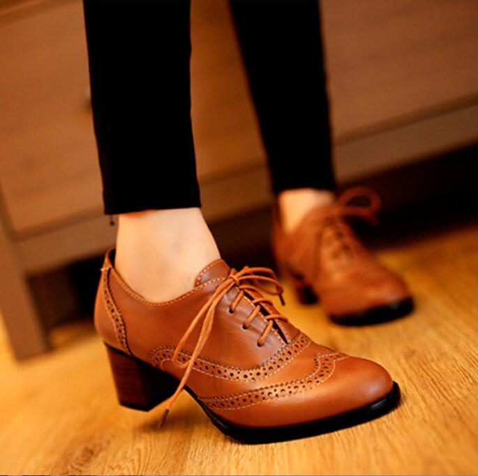 【商品情報】・・サイズ:・22.5cm、23cm、23.5cm、24cm、24.5cm、25cm、25.5cm、26cmヒール：5.5センチ・カラー:ブラック、ブラウン、ベージュ・商品内容:ブーツ・生産国:中国商品について：※サイズ表記は目安です。若干の誤差がある場合がございます。※この商品は少々、染料のニオイや色落ちがある場合がございます。身体に害のあるものではありませんので、ご安心くださいませ。※色落ちに関しましては、濃い色の物と摩擦をなるべく避けて頂き、お洗濯の際には必ず単品洗いをお願いいたします。※製造中（縫製、染色など）により商品において色味や柄、サイズに若干の誤差や、生地を織る際に糸の継ぎ目や多少のほつれ等が生じる場合がございますが、品質上の問題ではございませんのでご了承の上お買い求めくださいませ。※手作り商品でございますから、画像と若干異なる場合も御座います。※モデルに使用している小物、アクセサリ等は商品内容に含まれません。※発送上の状態によって商品がシワになる場合がございます。予めご了承くださいませ。メールについて：※メール返信とご注文対応は、平日10：00-18：00頃に対応しております。※携帯メールでの登録は迷惑メールによりメールが届かない場合がございます。ブーティー レースアップ ショートブーツ レースアップシューズ ヒール5.5cm エンジニア ショートブーツ レディース 大きいサイズ 編み上げブーツ 靴 歩きやすい 痛くない ローヒール 秋 ブーティー レースアップ ショートブーツ レースアップシューズ ヒール エンジニア ショートブーツ レディース 大きいサイズ 編み上げブーツ 靴メーカー希望小売価格はメーカーカタログに基づいて掲載しています
