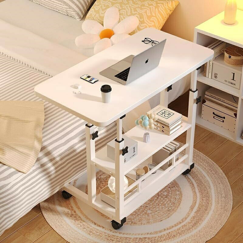 □商品詳細? 【自在高さ調整でワークスタイルをアップグレード】:幅 80cm× 奥行 40cm / 幅 60cm× 奥行 40cm のサイズで、60～90cm の 3 段階高さ調整機能を搭載。ベッドやソファの高さに合わせて最適な作業位置を設定し、ノートパソコンや書類を一括収納できま。? 【安心の安定性と安全設計】:四柱構造と固定鋼管で横揺れを最小限に抑え、強固な耐久性を実現。丸角加工により、ぶつかりケースを防ぎ、子供や高齢者でも安全に使用できます。? 【用途に応じた多機能デスク】:ベッドサイド、ソファ脇、書斎、オフィスなど多様なシーンで活躍。学習、作業、化粧など幅広い用途に対応し、ライフスタイルに合わせた使い方が可能です。? 【キャスター搭載で移動が自由自在】:360° 回転キャスターにより、必要な場所へスムーズに移動。ワンタッチロック機能で使用時は安定し、掃除やレイアウト変更も簡単に行えます。? 【3 段収納でスペースを最大限活用】:3 段階の収納スペースで雑誌、ノートパソコン、小物などを整理整頓。付属の工具で簡単組立が可能で、初心者でもすぐに使い始められます。□発送詳細運送会社　佐川急便　日本郵便（指定はできかねます）通常、ご入金確認後7~10営業日（土日祝除く）以内に発送致します。大型商品はご入金確認後15~25営業日（土日祝除く）以内に発送致します。発送から到着まで、約2～3日かかりますが、郵便状況や地方によっては、遅れる場合もございますので、お急ぎの方はご入札をお控えくださいませ。&nbsp;*商品にご満足いただけない場合は、まずはご遠慮なく当店にご連絡いただけますようお願い申し上げます。お客様にサービスを提供する機会をいただければ、最大限の努力をもってアフターサービスを行い、満足いただける対応をさせていただきます。□注意事項出品商品はきちんとチェックして、問題のない商品を出品しておりますが、微細なほつれシワタグカットタグなし、タグ誤記載匂い微細な汚れ等がある場合がございます。完璧な状態やクォリテーをお求めの方はお控えください。&nbsp;画像のお色に関しては出来るだけ現物に近いように努力しておりますが、&nbsp;お客様の各パソコンのモニター、また撮影状況によって実際の商品とは&nbsp;多少異なる事があります。ご理解頂いた上でご入札ください。&nbsp;注文日から3日後ご入金が頂いてなかった場合、キャンセルとさせていただきます。&nbsp;迅速、丁寧な対応を心がけておりますが、土日祝日など対応できない場合がございます。気持ちの良いお取引ができますよう努めます。取引終了までよろしくお願い致します。&nbsp;商品は基本的に組み立てが必要となります。組み立て不要の商品については、商品ページ内に明記しておりますので、ご確認をお願いいたします。商品が多いため、発送時に説明書をお送りし忘れることがございます。万が一、説明書が届いていない場合や、商品組み立てに関してご不明点がございましたら、お手数ですがご連絡いただけますようお願い申し上げます。電子版の説明書を再送させていただきますので、どうぞご安心ください。お客様にはご理解いただきますようお願い申し上げます。お客様のご支援が、私たちの励みとなっております。