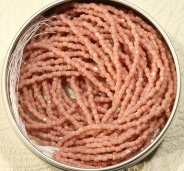 チェコビーズ スリーカットビーズ 10/0 約2.3mm 約1,500個 糸通し オパックピンク シードビーズ ガラス..