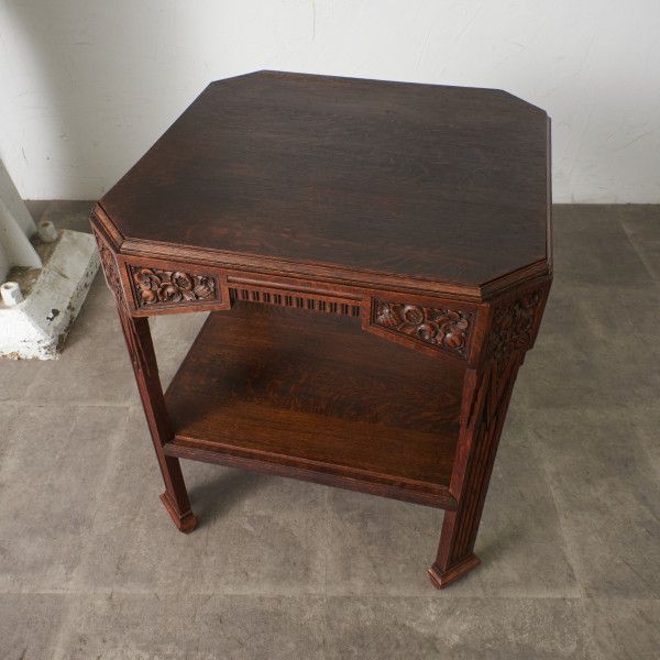 英国 クラシック サイドテーブル オーク 無垢材 飾り台 木彫刻 ナイトテーブル オケージョナルテーブル 花台 木製 イギリス 店舗 IZ79035N