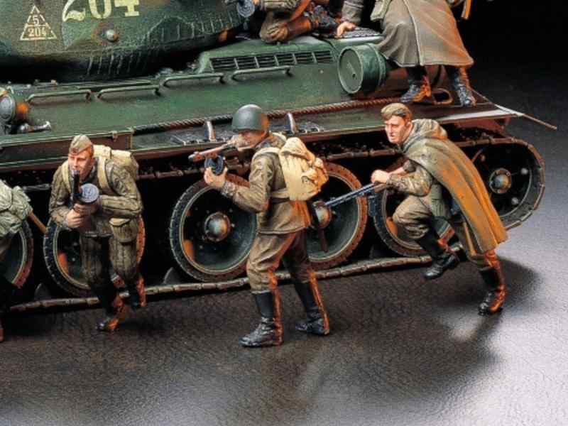 タミヤ(TAMIYA) 1/35 ミリタリーミニチュアシリーズ NO.207 ソビエト陸軍 歩兵進撃...