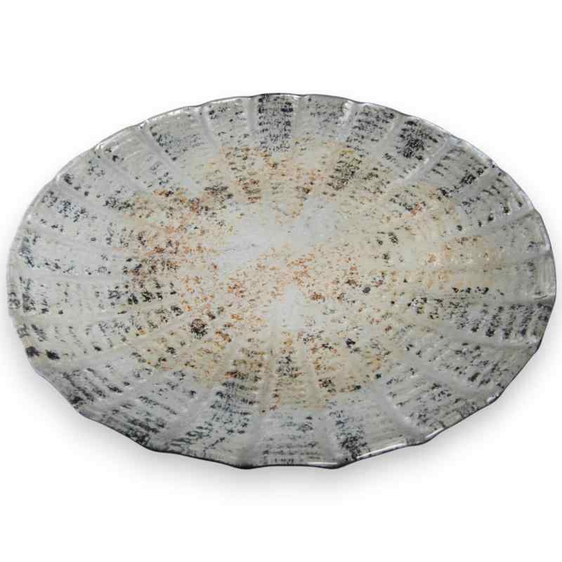 J-kitchens Nebula 皿 前菜プレート ガラス 丸 大 ホワイト ゴールド 25cmサイズ：直径 25cm x 3cm素材：硝子洗練された美意識が息づくガラス皿。光を受けて表情を変える繊細な質感が、食卓に静かな華やぎを添えます。一点一点異なる景色を持ち、手に取るたびに新たな魅力が発見できるのも、この器ならではの楽しみ。さりげなく散りばめられた金彩が、凛とした品格とほのかな華やかさを演出。控えめでありながらも、確かな存在感があります。