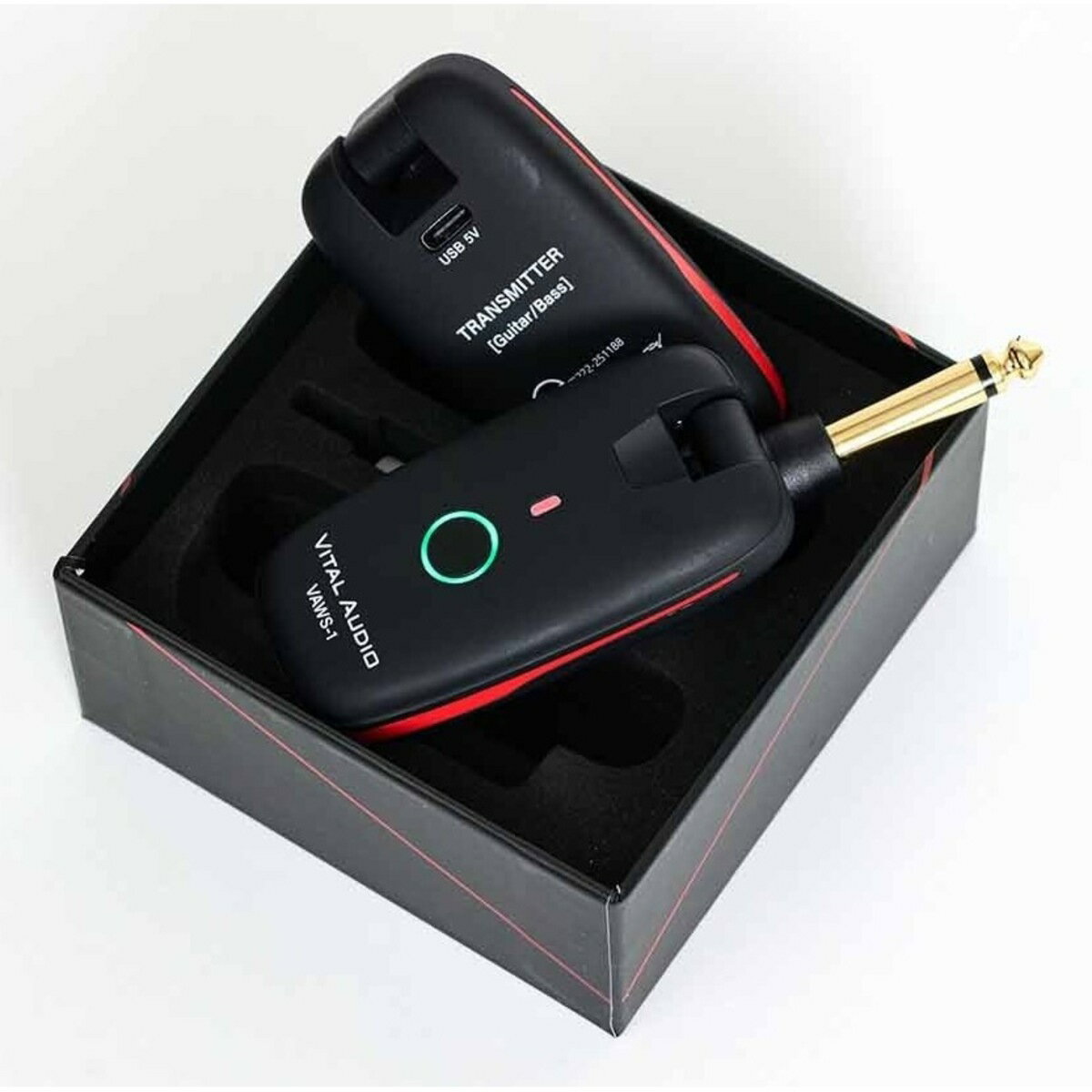 手軽にプラグ＆プレイ！妥協なき高音質の楽器用ワイヤレスVITAL AUDIOから登場した「VAWS-1」は、妥協のない高音質と手軽な操作性をリーズナブルに実現した2.4GHz帯の楽器用ワイヤレスシステムです。送信機と受信機のプラグを楽器やアンプに差し込むだけで、煩わしいケーブルから解放されるプラグ＆プレイ設計を採用。広角に回転する6.3mm標準プラグにより、様々なジャック位置に柔軟に対応します。非圧縮処理による優れた耐干渉性と最大50mの長距離伝送、さらに最大7セットの同時使用が可能な7チャンネル仕様を搭載。最大7時間の連続使用が可能な950mAh大容量バッテリーを備え、自宅での練習からライブステージまで、あらゆる演奏環境でプレイヤーの自由なパフォーマンスを強力にサポートします。主な特徴 VAWS-1は、2.4GHz帯域を使用したワイヤレスオーディオシステムで、送信機 VAWS-1 TRANSMITTER と受信機VAWS-1 RECEIVER の2つのデバイスで構成されています。 各デバイスには6.3mm標準プラグが備え付けられていて、簡単にギターやアンプなどにプラグ＆プレイが可能です。 またあらゆる種類の電気/電子楽器に接続でき、プラグは広角に回転するので、様々なジャック位置でも対応できます。 ※全てのジャックに対応できるわけではありません。本機と接続先のジャックが干渉しないかご注意ください。 【手軽なプラグ＆プレイと柔軟なセッティング】 本体に備え付けられた6.3mm標準プラグを楽器やアンプに差し込むだけで、煩わしいケーブル接続から解放されます。プラグ部分は広角に回転するため、様々なシェイプの楽器や機材のジャック位置に合わせて角度を調整可能。小型・軽量なサイズ感は、あらゆる演奏環境においてプレイヤーの動きを妨げません（※すべてのジャックへの対応を保証するものではありません）。 レシーバーは、アンプにでもペダルにでも装着可能。 フレキシブルに自分のシステムに組み入れることができます。 【1対多、または多対多の同時使用】 VAWS-1には、7つのチャンネルが用意されており、最大7セットの同時使用をサポートしています。また本機は1台の送信機から複数の受信機への伝送にも対応しています。 7つのチャンネルは、インジケーターの色が変わることでどのチャンネルに設定されているか認識しやすくなっています。基本的には自動でペアリングされますが、複数のデバイスで混線する場合でも接続したい機器同士を同じインジケーターの色にするだけでペアリングすることができます。 また1台の送信機に対して複数の受信機を使用する場合、電源を入れることで自動的にペアリングされます。 自動でペアリングされない場合でも受信機を送信機と同じチャンネルインジケーターの色ににするだけで簡単に設定することができます。 インジケーターカラー：緑→青→黄緑→紫→水色→白→赤 【優れた安定性、長距離伝送、高耐干渉性】 ワイヤレス伝送されるオーディオ信号は、圧縮処理を一切行っていないため、優れた耐干渉能力と障害物透過能力を備えています。 これにより信号の歪みや減衰を大幅に抑え、高品質で信号を伝送します。 その伝送距離は最長で50mにもなります。（※使用環境により伝送距離は異なります。） 【超強力なバッテリー持続時間】 大容量950mAhのリチウムバッテリーを採用し、最大7時間の連続使用が可能です。ステージでのパフォーマンスから日常の練習まで、あらゆるシーンで安心してご使用いただけます。 製品仕様使用周波数帯域2.4GHz最大同時使用セット数7セット（7チャンネル）伝送距離最長50m（※使用環境により伝送距離は異なります。）バッテリー大容量950mAhリチウムバッテリー連続使用時間最大7時間コネクター6.3mm標準プラグ（送信機・受信機ともに備え付け、広角に回転可能）伝送信号非圧縮オーディオ信号手軽にプラグ＆プレイ！妥協なき高音質の楽器用ワイヤレス
