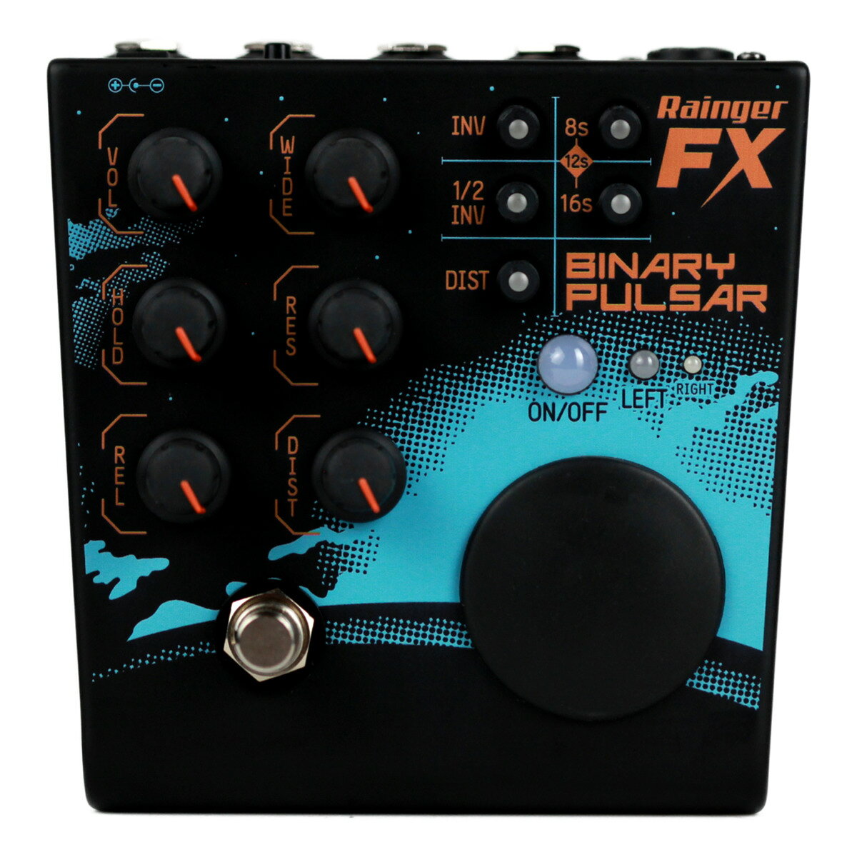 マッドなアイディアで拡張されたステレオ・ダッキングペダル！Binary Pulsarはステレオのダッキング/パンナー/トレモロペダル。モノラルバージョンのDeep Space Pulsar(廃盤)をベースに大きな進化を遂げています——それも色々な方向に！ダッキングの長さや音量が戻るまでの時間を個別に操作できるだけでなく、L/Rでダッキングのタイミングをずらす”WIDE”コントロールも搭載。音量の上下の動きを反転させる”INV”を組み合わせることで未知のトレモロサウンドを生み出しましょう。適応力も抜群なこのペダルはタップテンポだけでなく、CV/GateでモジュラーシステムやRainger FXのSnare Trapとシンクしたり、マイクでダッキングをトリガーすることも。極めつけにアナログのドライブ回路でサウンドにパンチを加えましょう。それでも物足りなければディストーションをかけて、より強烈なダッキングを演出しても良いでしょう。ライブで二つのアンプを鳴らすもよし、レコーディングでエキサイティングな瞬間を生み出すのに使っても良し。Binary Pulsarはてんこ盛りのダッキングエフェクト。あなたもマッドサイエンティストになりきって、未知のサウンドを求めて実験を始めましょう。ステレオでより多彩な波を コンセプトの核となるのはダッキングエフェクト。バスドラムなどに合わせて楽器の音量を一瞬下げることでグルーヴを強調するこのテクニックは、ライブ演奏で実現しコントロールすることが困難でした。しかしBinary Pulsarならどうでしょう。たとえステレオのシグナルでも、タップテンポを使えばペダル1台で4つ打ちのビートに追従させることができます。 加えてこのペダルはリズミカルな波をコントロールする機能も豊富に搭載しています。音量の下がり方や上がり方の調整はもちろん、ステレオの左右でタイミングをずらしたり、上下する音量の動きを反転したりと自由自在。ダッキングエフェクトから離れて、まったく新しい独創的なトレモロエフェクトを作り出すこともできます。 ステレオでより多彩な波を 外部シグナルでシンク&サイドチェイン 外部シグナルでシンク&サイドチェイン リズムを強調するダッキングエフェクトにとって、テンポを合わせることは最も重要なポイントです。そのためにBinary Pulsarはタップテンポだけでなく、リズムマシンやモジュラーシンセサイザーと同期するためのアナログSync入力を搭載！不安に駆られてタップテンポを踏み続ける必要はもうありません。 Sync入力に音声信号を送れば、他の楽器が鳴ったタイミングで音量を落とすサイドチェインも可能になります。ここにマイクを繋げてバスドラムに放り込めば、ドラマーのプレイに自動で追従するグルーヴィな表現を生み出すことができます。 ドライブエフェクトで更なるパンチを “WARM”スイッチを押し込んで程よいオーバードライブ、そしてわずかな高域のカットと中域のブーストをかけることで、デジタル特有の鋭さを和らげつつパンチを加えることができます。さらにDISTボタンで爽快なディストーションとわずかなフランジャーを追加することで、ダイナミックなダッキングの動きをさらに強調することも可能です。 ・(1) Volume 全体の音量を設定します。 ・(2) Hold ディップ（音量が0まで下がる）が持続する長さを設定します。この設定を一定の短さまで下げると音量が下がりきらない、浅いディップになる場合があります。 ・(3) Release ディップで音量が下がった後、元の音量まで戻るのにかかる時間を設定します。 ・(4) Wide R側のディップだけを遅らせることで、ステレオ出力の広がりを生み出します。設定次第では設定の倍の速さのディップを生み出したり、リズムをスイングさせることができます。 ・(5) Resonance レゾナンスを上げることで、シンセサイザーのようなキャラクターを付けることができます。 ・(6) Distortion (ノブ) デジタルのディストーションエフェクトの量を設定します。 ・(7) INV ディップによる音量変化の動きを反転させます。無音から急にサウンドが飛び出してくるようなパルス・エフェクトを生み出すことができます。 ・(8) 1/2 INV L/Rのうち片方のみで、ディップによる音量変化の動きを反転させます。 ・(9) Distortion (プッシュボタン) このコントロールが有効なとき、パッドでディストーションのオン/オフを切り替えることができます。パッドを短く押すことでモーメンタリー、3秒以上長押しをすることでラッチで切り替えが可能です。 ・(10) 8s ディップの速さを倍にします。4分音符でタップテンポを入力した場合、8分音符の間隔でディップが発生します。16sのコントロールも有効な場合は12sとなり、3連符の間隔でディップが発生します。 ・(11) 16s ディップの速さを4倍にします。4分音符でタップテンポを入力した場合、16分音符の間隔でディップが発生します。8sのコントロールも有効な場合は12sとなり、3連符の間隔でディップが発生します。 ・(12) Footswitch エフェクトのON/OFFを切り替えます。 ・(13) Pad タップテンポを入力します。長押しでタップテンポ入力のリセットが可能です。テンポを大きく変える場合は一度リセットを行ってから再度タップテンポを入力してください。DISTがONの場合はディストーションのON/OFFを切り替えます。 ・(14) Mic 外部マイク入力です。入力された音声でディップをトリガーすることが可能です。XLRもしくはフォンプラグでの接続が可能です。 ・(15) Sync 外部機器からのトリガー信号やモジュラーシステムからのGATE信号を入力します。 ・(16) IN ステレオ入力です。モノラルで使用する場合はL側のみを使用します。デュアルモノでの使用も可能です。 ・(17) OUT ステレオ出力です。モノで使用する場合はL側を使用することで、LR両方のシグナルを足し合わせたサウンドを出力することができます。デュアルモノでの使用も可能です。 ・(18) Warm アナログの"WARM"サーキットを有効にします。出力へ穏やかなオーバードライブと高域のロールオフを加え、中域をブーストします。 仕様 ・ステレオに進化したダッキングペダル！ ・アメイジングなパンニング、ディップ、パルス、そしてスウィープ！ ・足元でもデスクトップでも活躍！ ・レゾナントフィルターやドライブ、”WIDE”コントロールも搭載！ ・簡単にテンポ修正が可能なタップテンポ！ ・スタンダードな9Vセンターマイナス、165mA以上の供給が可能な電源アダプターで動作します。電池は使用できません。 ・トゥルーバイパスマッドなアイディアで拡張されたステレオ・ダッキングペダル！