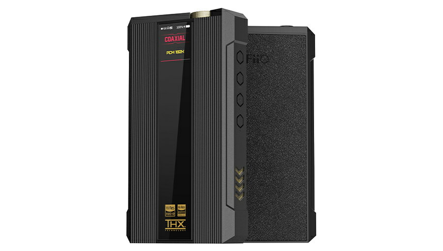 製品概要 FIIO Q7は、FIiOの弩級トランスポータブルDAP「M17」のコンセプトを踏襲しながら、プレーヤー機能を取り除いた単体機を求めるニーズに応える、トランスポータブルDAC／ヘッドホンアンプです。 ES9038PRO＋THX-788+によるオーディオ回路と、いかなる場所でも最適なパフォーマンスを生み出すため9200mAhリチウムポリマーバッテリーを搭載。さらに、DC電源入力によってアンプパワーを増大させることが可能です。 自宅から外出先まで、いかなる環境下であっても究極の音楽体験をご提供いたします。 ・ES9038PRO ・デュアルTHX AAA-788+ ・XMOS XU316 ・PCM768kHz/32bit、DSD512入力 ・MQAフルデコード ・デュアル・パワーサプライ(DC給電モード) ・Qualcomm QCC5124 ・USB／光／同軸デジタル入力 ・最大連続再生時間11時間 ・9200mAh大容量バッテリー 主な特長 ・ESS Technology製DACチップ「ES9038Pro」を1基搭載 ・XMOS製USBコントローラーチップ「XU316」搭載で、PCM768kHz/32bit、DSD512入力、MQAフルデコードに対応 ・FIIOとTHXが共同開発した「THX AAA-788+」ヘッドホンアンプ回路を2基搭載 ・バッテリー給電とDC給電を切り替え可能なデュアルパワーサプライモード機能 ・各オーディオセクションに安定した電源供給を行う高性能電源回路 ・2.5／3.5／4.4mm／6.3mmヘッドホン出力端子、USB／光／同軸デジタル入力端子を装備 ・デジタルとアナログを物理的に分離し、シールドにより基板間の干渉を低減 ・Qualcomm製SoC「QCC5124」搭載で、LDAC、aptX HD、aptX Adaptiveなど、ハイレゾ級ワイヤレスBluetoothオーディオコーデックに対応 ・最大連続再生時間11時間、高速充電対応の9200mAh大容量バッテリー ・1.3インチIPSフルカラーディスプレイで本体情報を表示 ・本体情報を視覚的に表示するサイドLEDインジケーター ・FIiO Control Appによりワイヤレスで本体設定が可能 製品仕様出力端子2.5mmバランスヘッドホン端子3.5mmシングルエンドヘッドホン／ライン出力兼用端子4.4mmバランスヘッドホン／バランスライン出力兼用端子6.3mmシングルエンドヘッドホン端子入力端子USB2.0 Type-C端子RCA同軸デジタル入力端子角形光デジタル入力端子最大対応サンプリングレート／ビットレートUSB入力時：768kHz／32bit、DSD512(ASIO Native)、DSD256（DoP）RCA同軸入力時：192kHz/24bit、DSD64（DOP）角形光デジタル入力時：96kHz/24bitDACチップES9038PROヘッドホンアンプ回路THX AAA-788+ ×2BluetoothチップQCC5124Bluetooth対応コーデックBluetooth受信対応コーデック：SBC、AAC、aptX、aptX LL、aptX HD、aptX Adaptive、LDACUSBレシーバーXMOS XU316最大出力（バッテリー駆動時）バランス：1,500mW (32Ω，THD+N＜1%)アンバランス：550mW (32Ω，THD+N＜1%)最大出力（DC電源駆動時）バランス：3,000mW (32Ω，THD+N＜1%)アンバランス：1,100mW (32Ω，THD+N＜1%)推奨インピーダンス16〜300Ω（アンバランス時）、16〜600Ω（バランス時）周波数応答5Hz〜80kHz(±3dB)S/N比≧125dB（A-weighted／バランス出力時）THD+N＜0.0005%(1kHz/-10dB@32Ω)＜0.0003%(1kHz/-0dB@300Ω)ディスプレイ1.3インチIPS (240*240) バッテリー充電方法：PD 9V、DC給電による充電バッテリー容量：9200mAh再生時間：約11時間（シングルエンド再生時）約9時間（バランス再生時）充電時間：約4.5時間（急速充電時）寸法・重量寸法：約158.4×88.5×28.3mm重量：620g付属品外付けDCアダプターAC電源ケーブルファン付き冷却スタンドスクリーンプロテクター（貼り付け済み）合成皮革製保護ケースUSB Type C to Cケーブル（ロング）USB Type C to Cケーブル（ショート）Lightning to USB Type CケーブルUSB タイプA to CケーブルUSB タイプA to C変換アダプタークイックスタートガイド保証書FIIO渾身の物量投入型トランスポータブルDAC／ヘッドホンアンプ