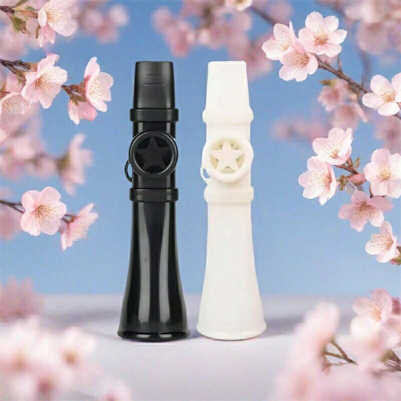 rocococlosetの【楽天市場限定】カズー笛 プロ級 簡単マスター 1分で習得音が出せれば誰でも演奏OK 初心者・子供に最適 口笛いらず サックス・トランペット・チャルメラの音色を口で模倣 楽器練習・リズム感向上に 優雅な音色 口真似楽器 カラフル選べる黒/白/赤/ピンク/青 ギフトにも最適｜アングル3