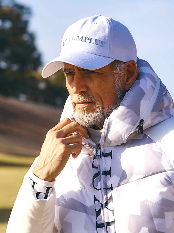 LUXEAKMPLUS リュクスエイケイエムプラス ゴルフ キャップ ブランド レディース メンズ ブランド メタルロゴキャップ 白 黒 ロゴ アジャスター カジュアル スポーツ ジム パネルキャップ シンプル おしゃれ かっこいい LAZ-23024