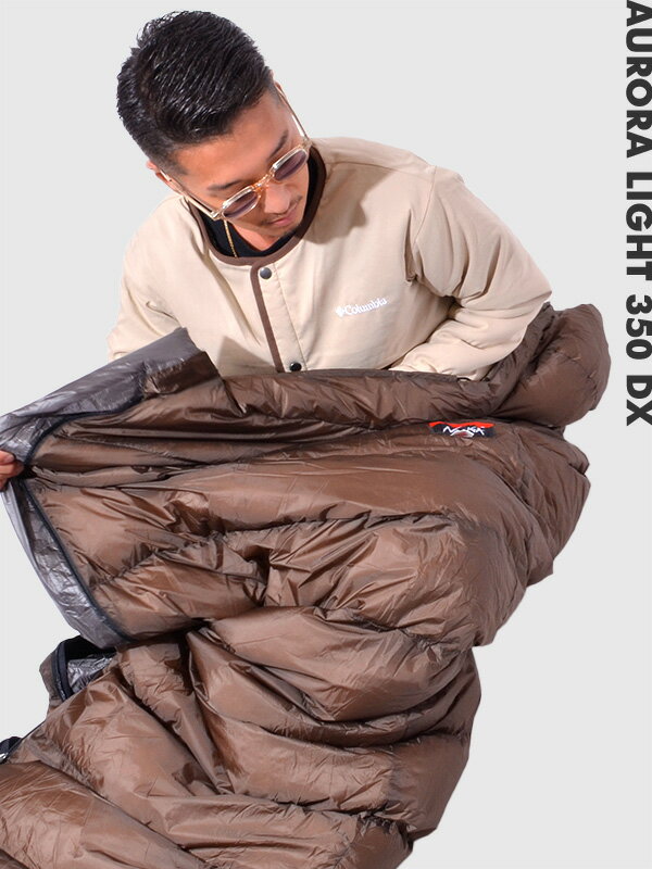 NANGA DOWN SLEEPING BAG AURORA light 350 DX ナンガ 寝袋 オーロラライト 350 DX 【NANGA(ナンガ)】 ナンガは、1941年に先代「横田晃」によって、近江真綿布団の産地からスタートした、羽毛の町から生まれた寝袋メーカーです。 社名「ナンガ」はヒマラヤ山脈にある「ナンガ・パルバット」に由来しています。 ナンガ・パルバットは標高8126mで世界で9番目に高く、別名「人喰い山」とも恐れられ、 今までにたくさんの遭難者を出してきた登頂が困難な山のことを指し、 その社名には創業者横田晃の「困難だからこそやってやろう、みんなが登らんとこを登ったろうという」という思いが込められています。 そのNANGAのこだわりは羽毛です。 長年培ってきた、羽毛の選定・洗毛・管理のノウハウによって、よりあたたかい羽毛製品を作り続けることができています。 【フラッグシップモデルがさらに進化】 15dnオーロラテックスを採用し収納性も実現したモデルです。 シェルを20dnから15dnへ変更。新しくチタンスパッタリング材をボックスキルト 構造に採用することにより、チタンの蓄熱・保温効果で今までにない暖かさを実現しました。 【オーロラテックス】 多孔質ポリウレタン防水コーティング加工を施したナイロン生地。 防水性を高めると蒸気透湿性が低下するという問題を高レベルで解決した素材。 2レイヤ地で20，000mm・透湿性6,000g／m2／24hrs、という高レベルの防水透湿性能を持っています。 【シングルキルト構造】 非常にシンプルで重量を抑えられる縫製方法です。 表地と裏地を直で縫い合わせることで、軽量かつ小型に。サマータイプなどに採用されている構造です。 【YKK × NANGA】 スリーピングバックを扱う際、極薄の生地をファスナースライダーが噛み込み、開閉を行えなくなる懸念や強く噛み込んだ場合に、生地を傷める可能性があります。 その問題を軽減させるため、YKKの特殊パーツをファスナースライダーへ取り付け、 噛み込み原因となる隙間を減らし“ 生地の噛み込み発生軽減と、噛み込みが起きた際の“生地へのダメージ軽減”を実現。 さらに、素材に樹脂を使用し軽量化(パーツ重量1.6g)、暗闇でも開閉操作をしやすい様に蓄光機能を付加しています。 BRAND NANGA (ナンガ) DETAIL 快適使用温度：5°C 下限温度：0°C ダウン：スパニッシュダックダウン90-10% (760FP) 表地：15dn オーロラテックス 裏地：15dn リップストップナイロン 内部構造：シングルキルト構造 ダウン量：350g 付帯機能：ドラフトチューブ 日本正規販売店 SIZE サイズ(cm) 最長幅 最大幅 身長 重量(g) FREE 80 210 178まで対応 730 サイズは若干前後します。サイズの測り方 MATERIAL 素材 表地：ナイロン 100% 裏地：ナイロン 100% 中綿：ダウン 90% / フェザー 10% 生産 日本製