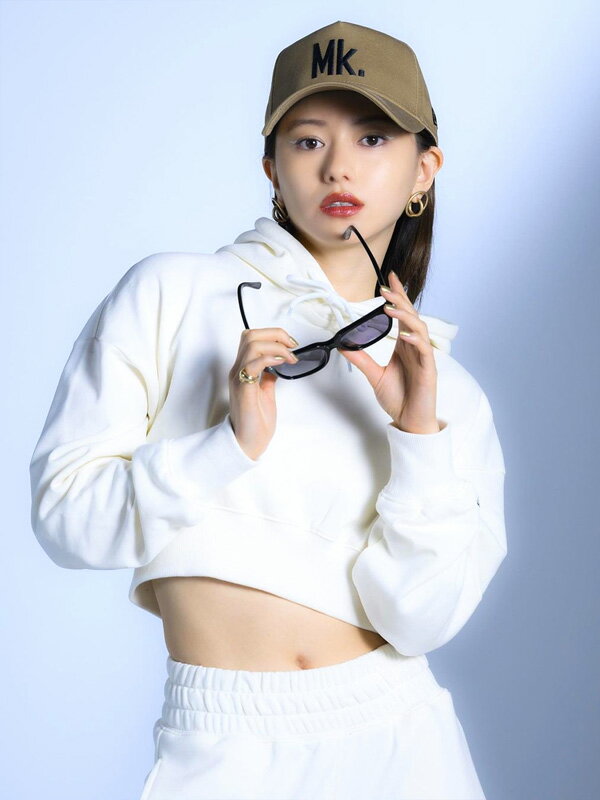 NEW ERA ニューエラ 山本舞香 Maika Yamamoto コラボ パーカー レディース おしゃれ かわいい シンプル ショート丈 プルオーバー プルパーカー ブランド ショート丈 プルオーバーフーディー 裏毛 ブラック オフホワイト ケリーグリーン 13526831-2-3