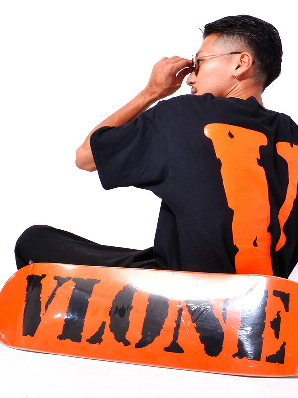 VLONE ヴィーローン ヴィーロン スケボー デッキ おしゃれ かっこいい ブランド ストリート LA pop up SKATE DECK ポップアップ ロゴ スケートボード 板 インテリア オシャレ ファッション アイテム オレンジ ブラック VSKD03-03