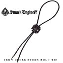 SMACK ENGINEER / スマックエンジニア「IRON CROSS STUDS BOLO TIE」ボロータイ ループタイ レザースタッズチョーカー アイアンクロス 十字架ネックレス 本革 スカル ドクロ スペード メンズ レディース PUNKROCK パンクロック バンド ギフト無料 衣装 Rogia