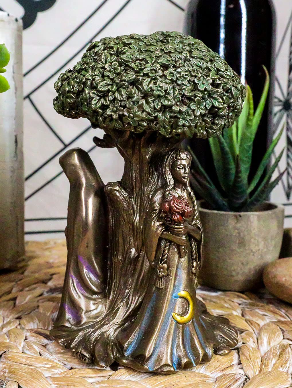 生命の樹の下 聖なる月の三女神彫像 ヘカテ ブリジッド ウィッカ ホーリー三美神装飾彫刻(輸入品