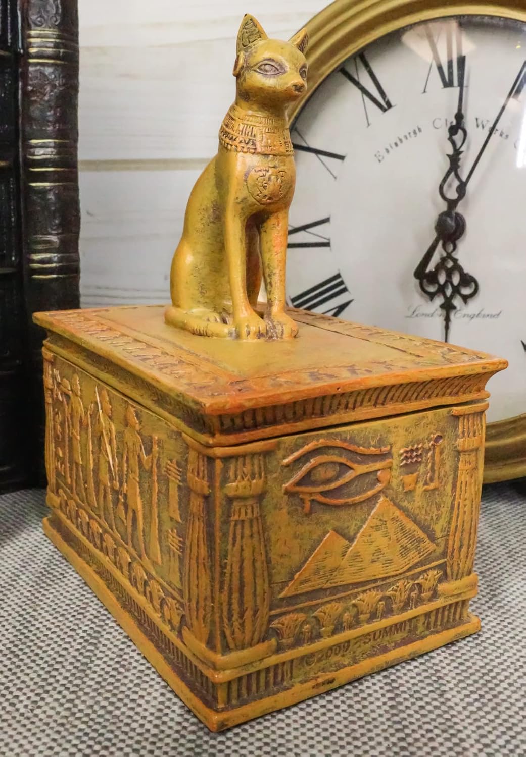 Rakuten - 古代エジプト猫女神バステト、ホルスの目ピラミッド、象形文字の神々の模様付き、砂漠の砂岩仕上げの装飾ジュエリーボックス置物