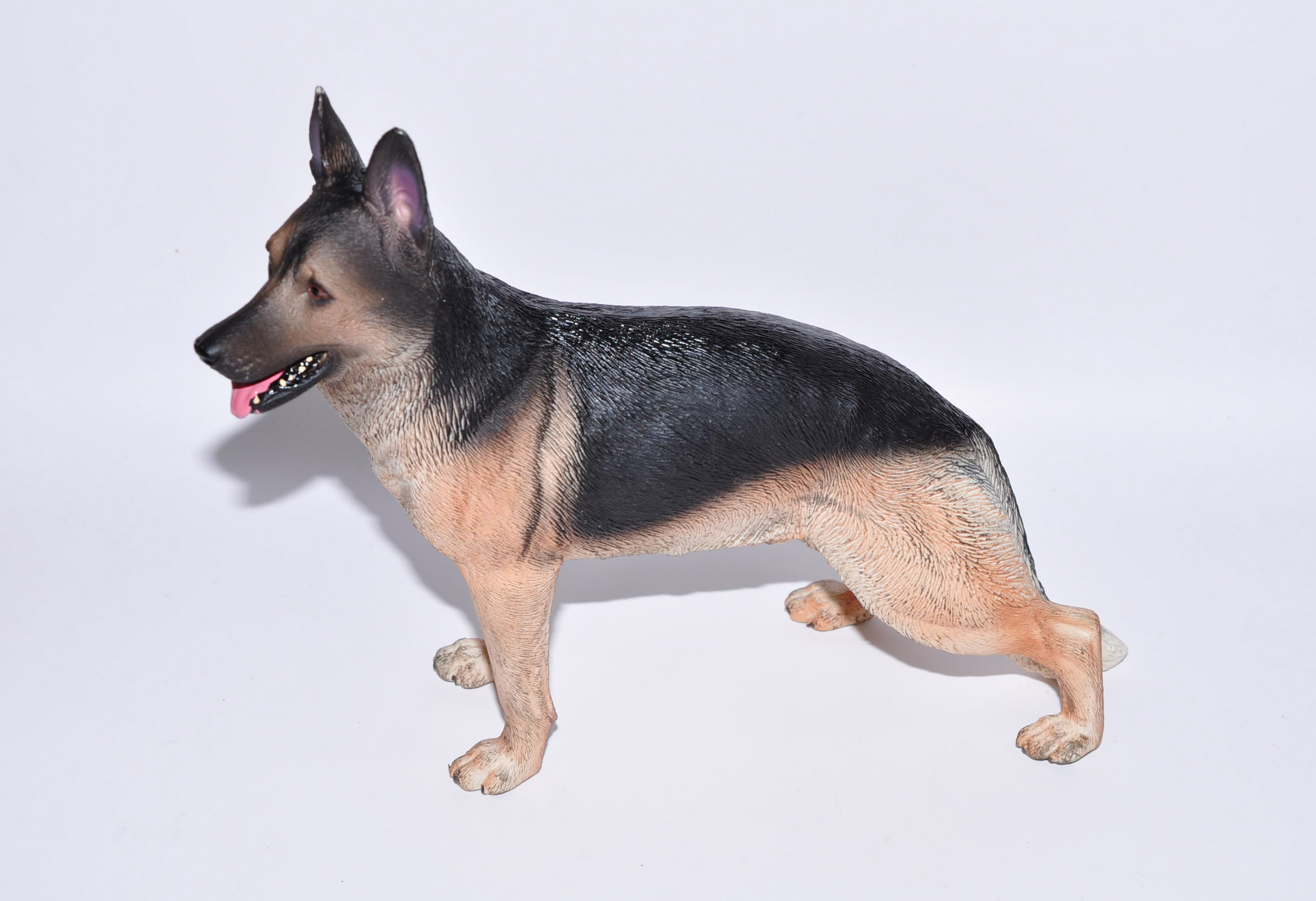 Rakuten - 創業祭！即納！リアルなジャーマンシェパード犬ブラックアンドタン色彫像ミニチュア置物幅20cmホーム彫刻輸入品