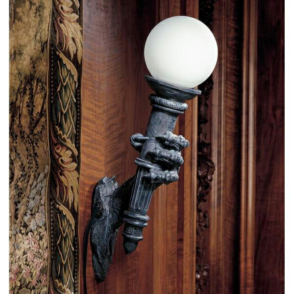 ブラックフライヤーズの壁照明ランプ 松明を握ったドラゴン風手首壁掛け照明 彫刻 彫像/Blackfriar's Gate Wall Torchiere Lamp(輸入品