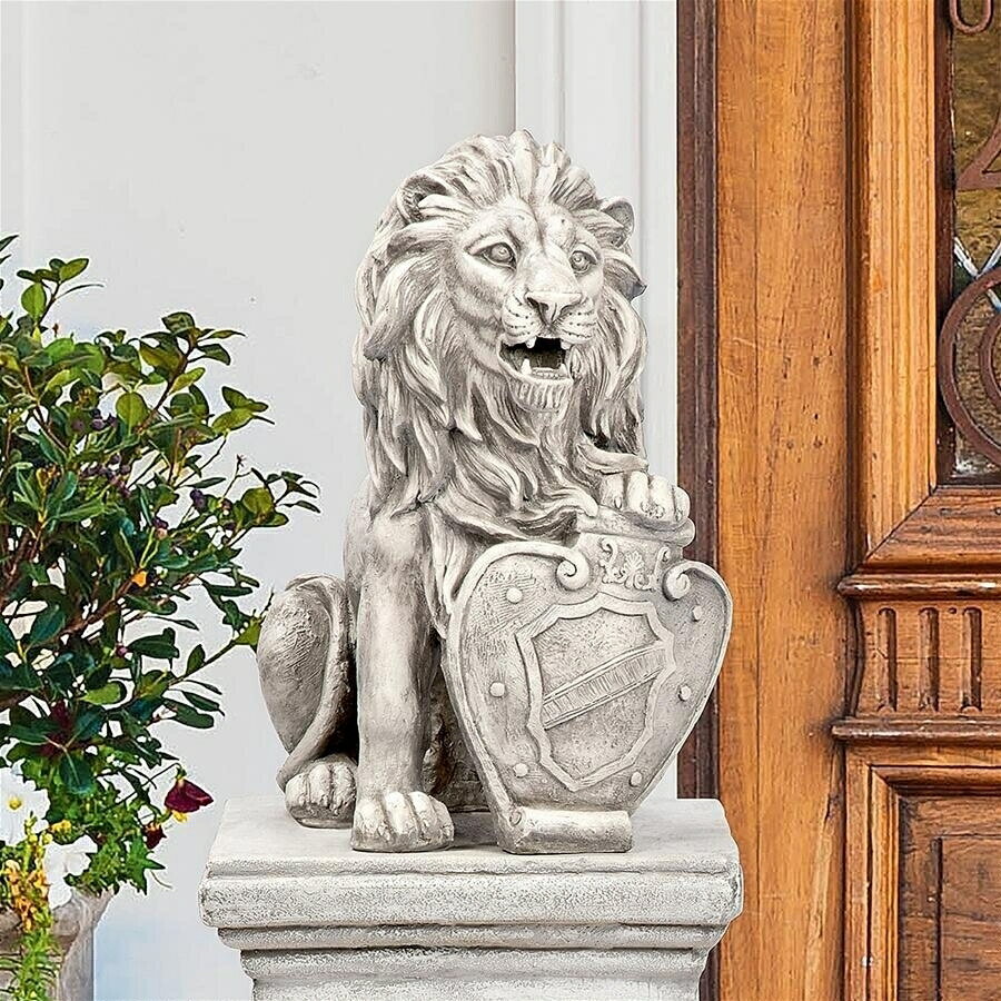 カステッロ・ディ・ロッカの、吼える守護ライオン：左足を上げた彫像 彫刻/ 新築祝いプレゼント（輸入品）