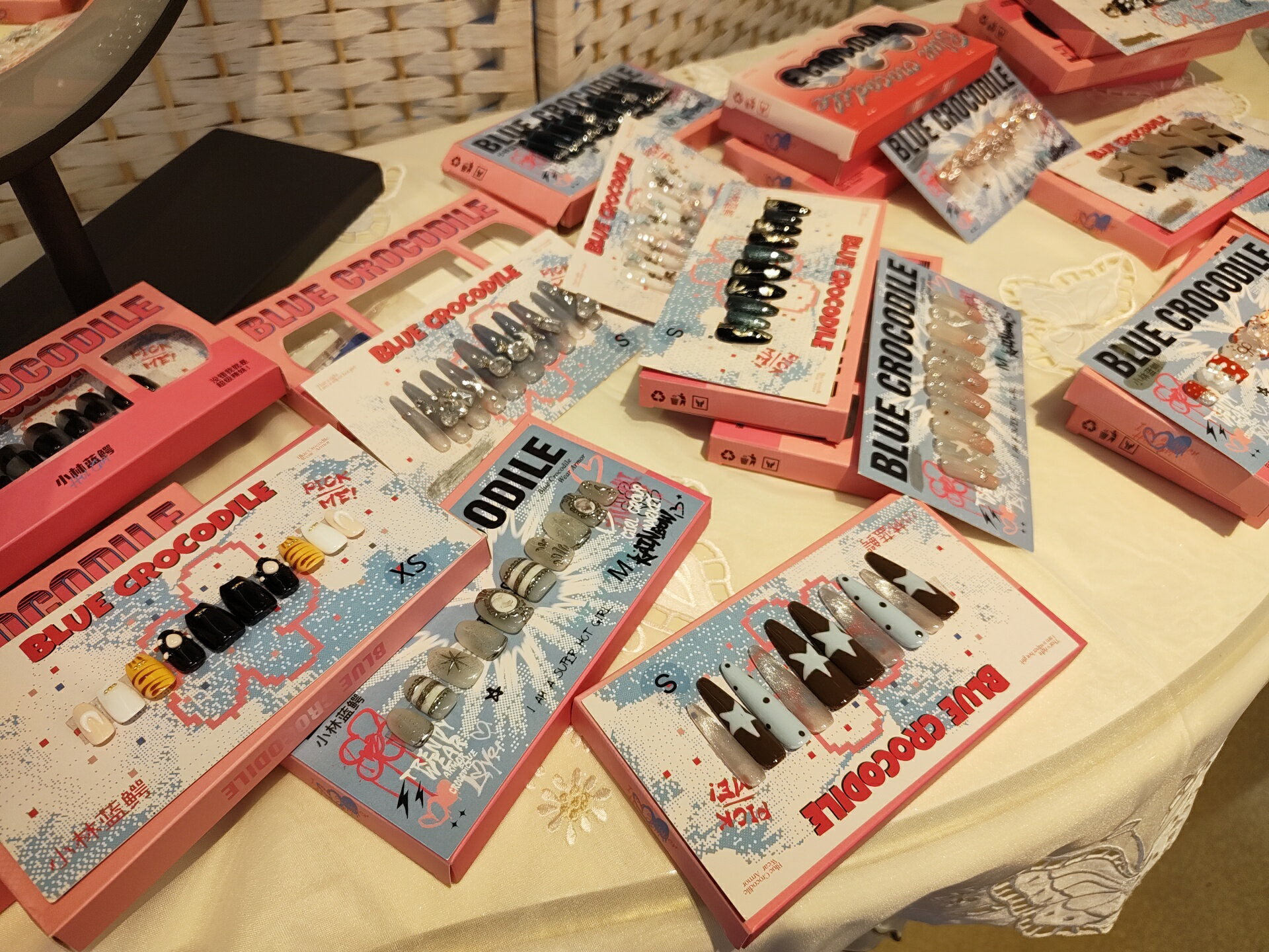 11/20まで最大25％お値引き！条件は要問い合わせ！~【新商品】華やかさと上品さを備えた高品質ネイルチ..