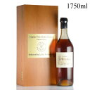 生産者シャトー ラフィット ロートシルトChateau Lafite Rothschildワイン名コニャック トレ ヴィエイユ レゼルヴCognac Tres Vieille ReserveヴィンテージNV容量1750ml 5大シャトーの筆頭 シャトー ラフィット ロートシルト Chateau Lafite Rothschild ボルドー5大シャトーの筆頭として名高いラフィット・ロートシルト。ニコラ・アレクサンドル・セギュール侯爵を始め、何代ものオーナーを経て、ボルドーの頂点にふさわしいワインへと成長しています。近代でも、テクニカル・ディレクターのエリック・コレールにより更なる改革が進められ、5大シャトー筆頭の地位を不動のものにしています。 シャトー ラフィット ロートシルト 一覧へ